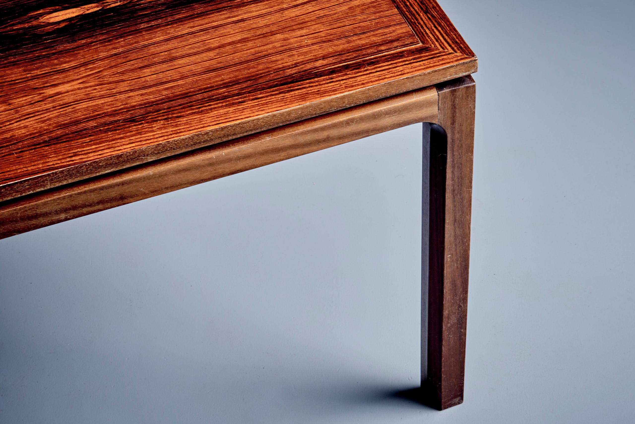 Gran mesa baja de madera atribuida a Kai Kristiansen en venta 1
