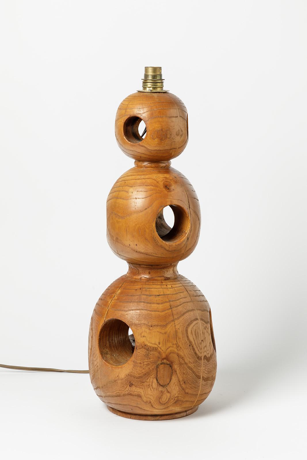 Large wood sculptural table lamp

XXth century design

Original good condition

Electrical system is ok

Realised circa 1970

Unique handmade piece

Wood height 46 cm
Large 19 cm
Height with electrical system 51 cm.