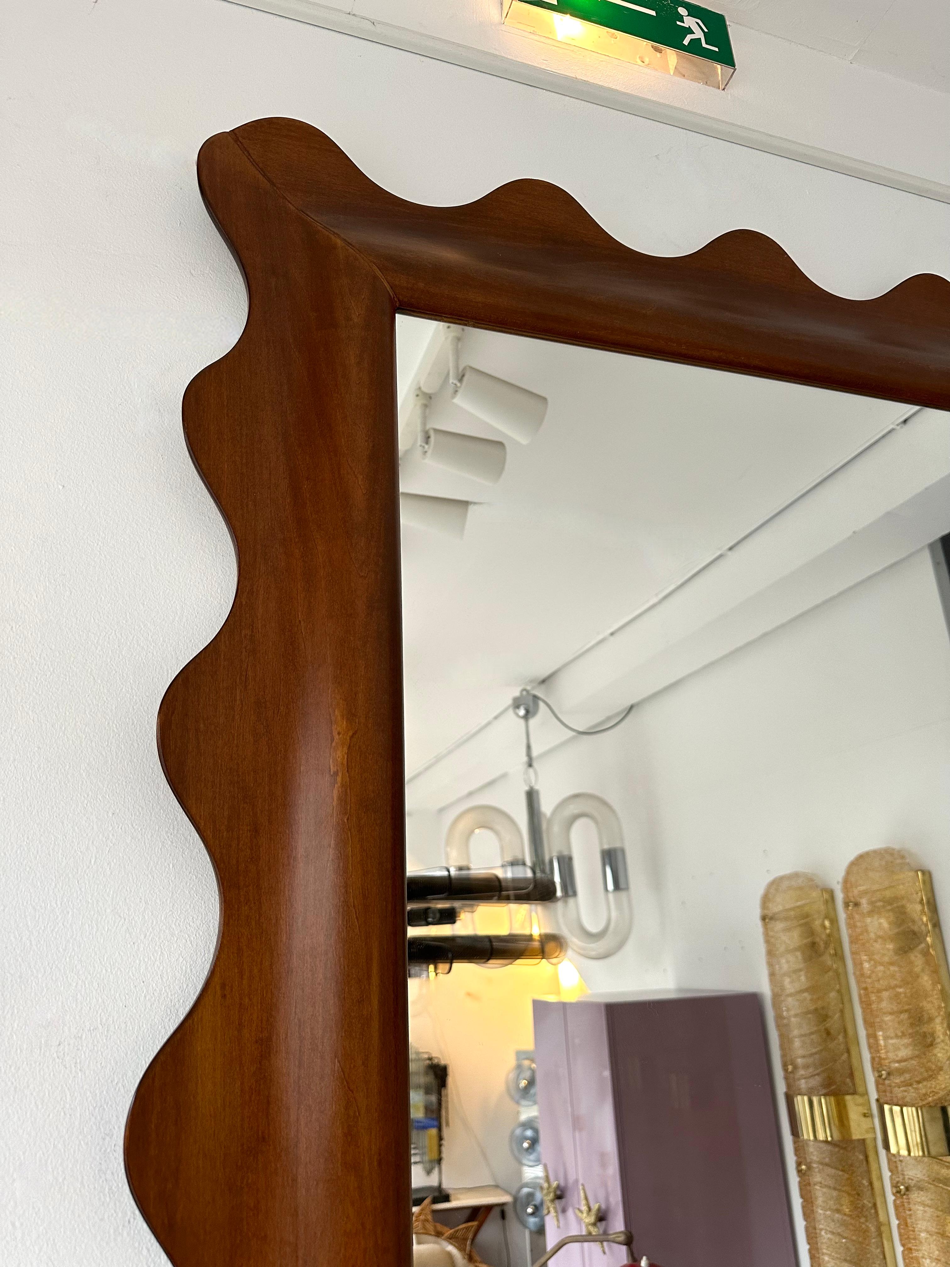 Gran Espejo Ondulado de Madera. Italia Moderno de mediados de siglo en venta