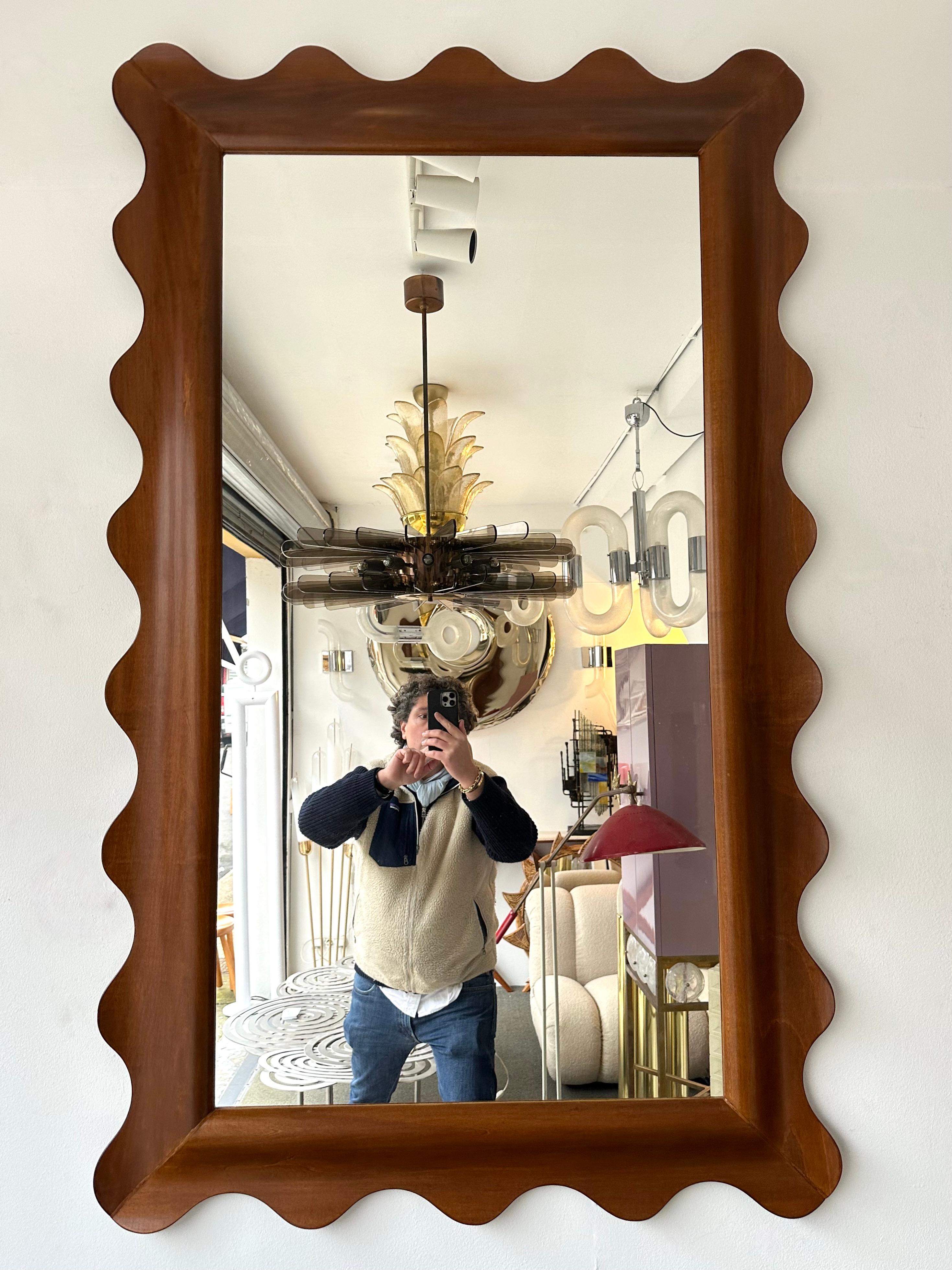 Gran Espejo Ondulado de Madera. Italia Siglo XXI y contemporáneo en venta