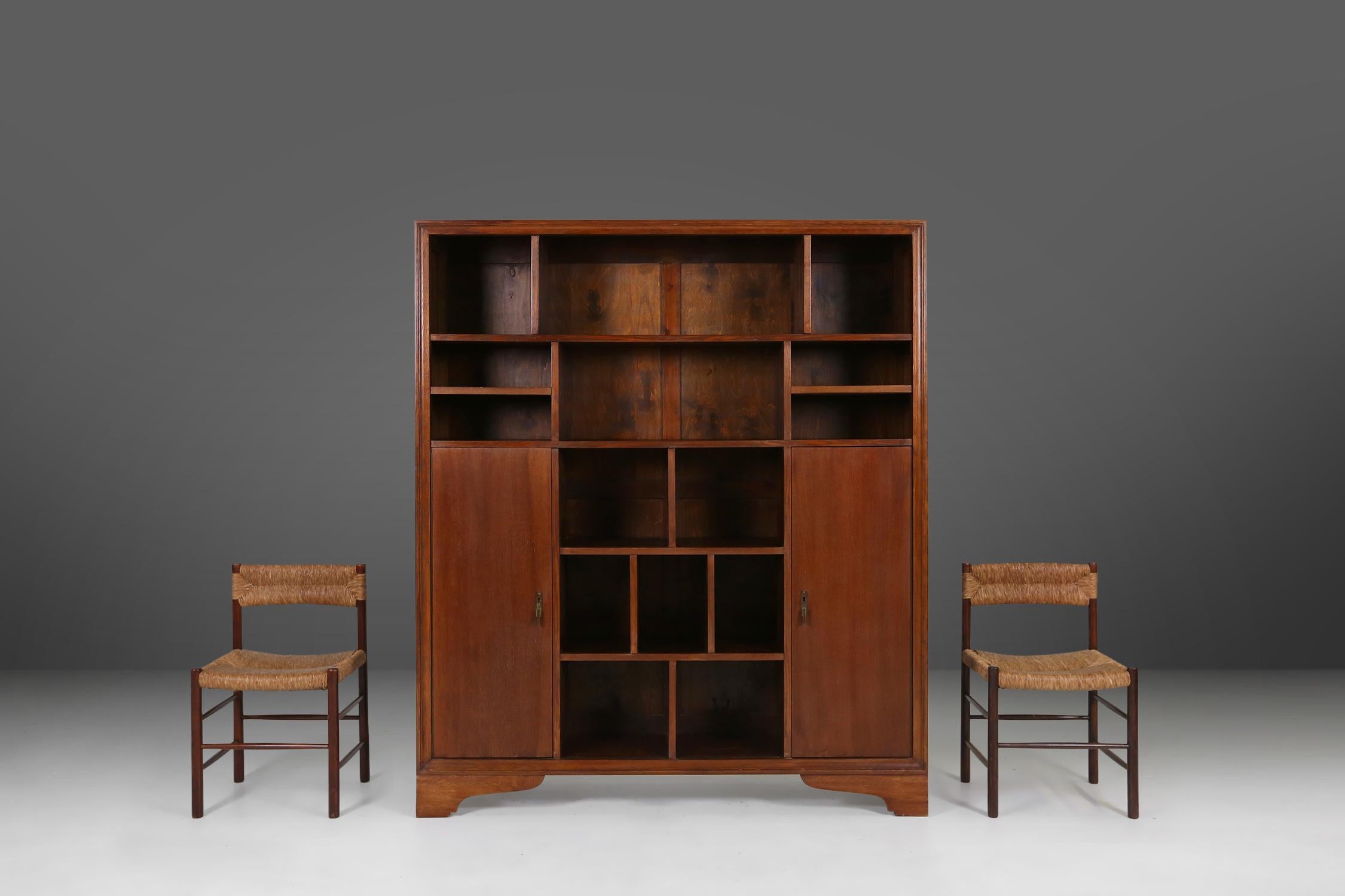 France / 1940 / Art Deco / cabinet / wood / 2 doors and many storage compartments / Mid-century / vintage design

This stunning vintage bookcase from France, dating back to the 1940s, is a true masterpiece of Art Deco design. Crafted from