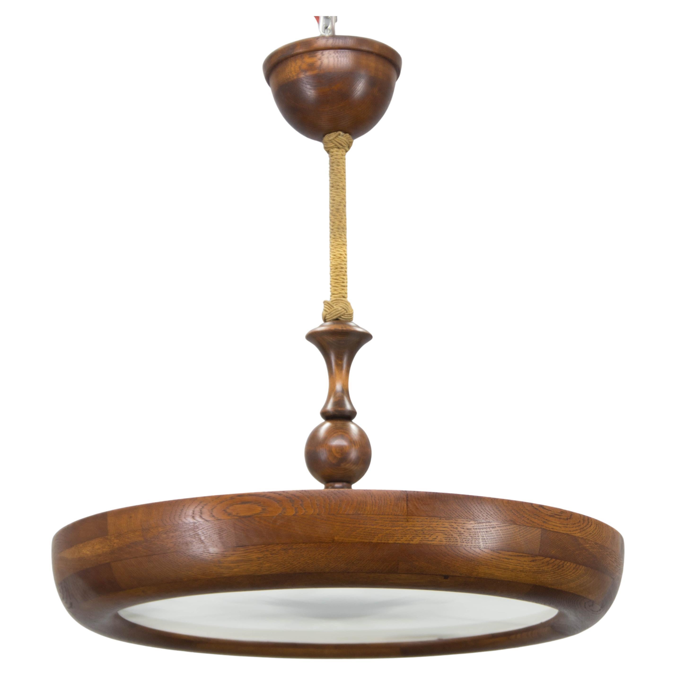 Großer hölzerner Art-Déco-UFO-Kronleuchter, 1930er Jahre im Angebot