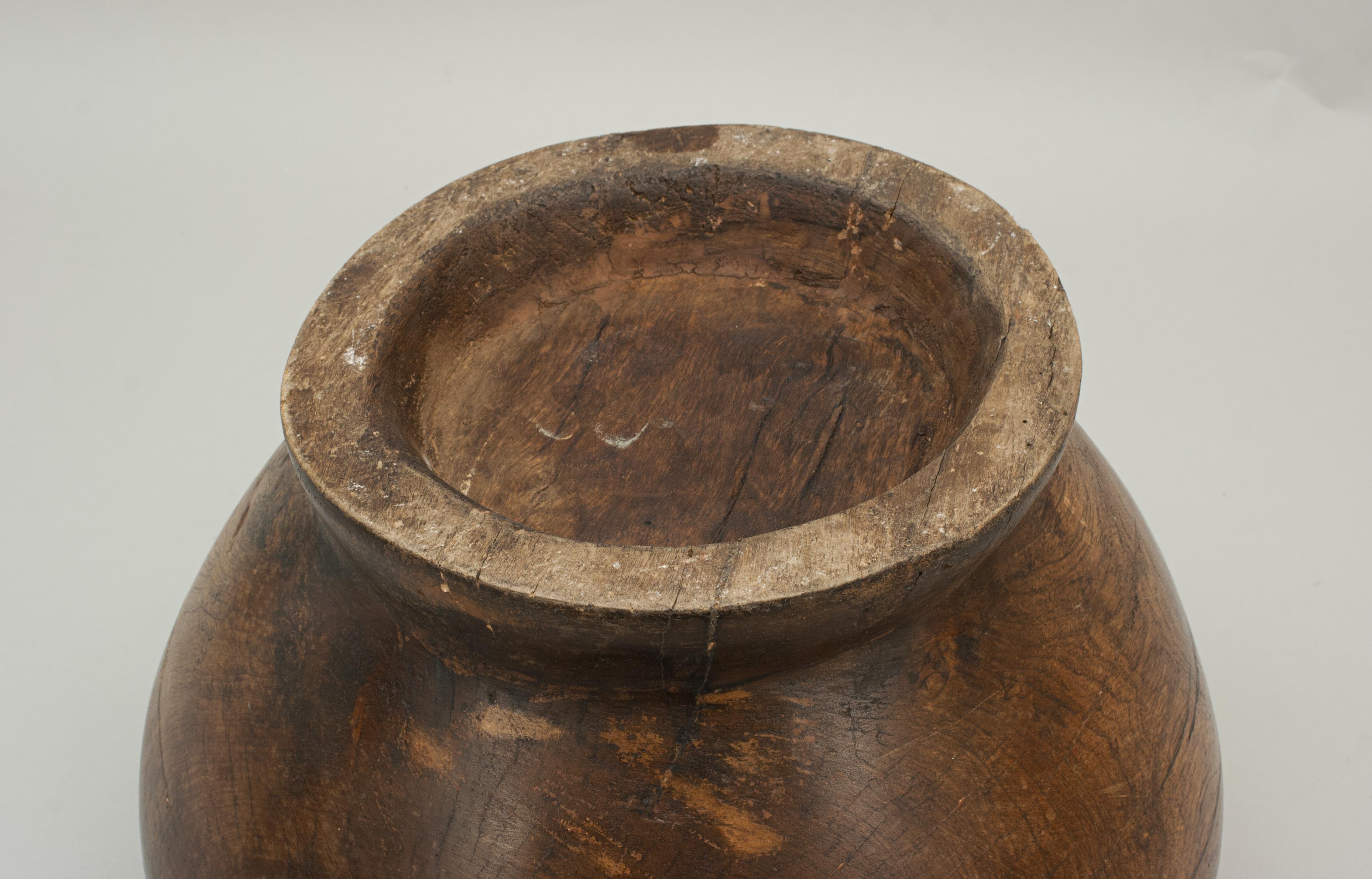Vintage, Large Wooden Bowl in Walnut or Teak In Good Condition In Oxfordshire, GB