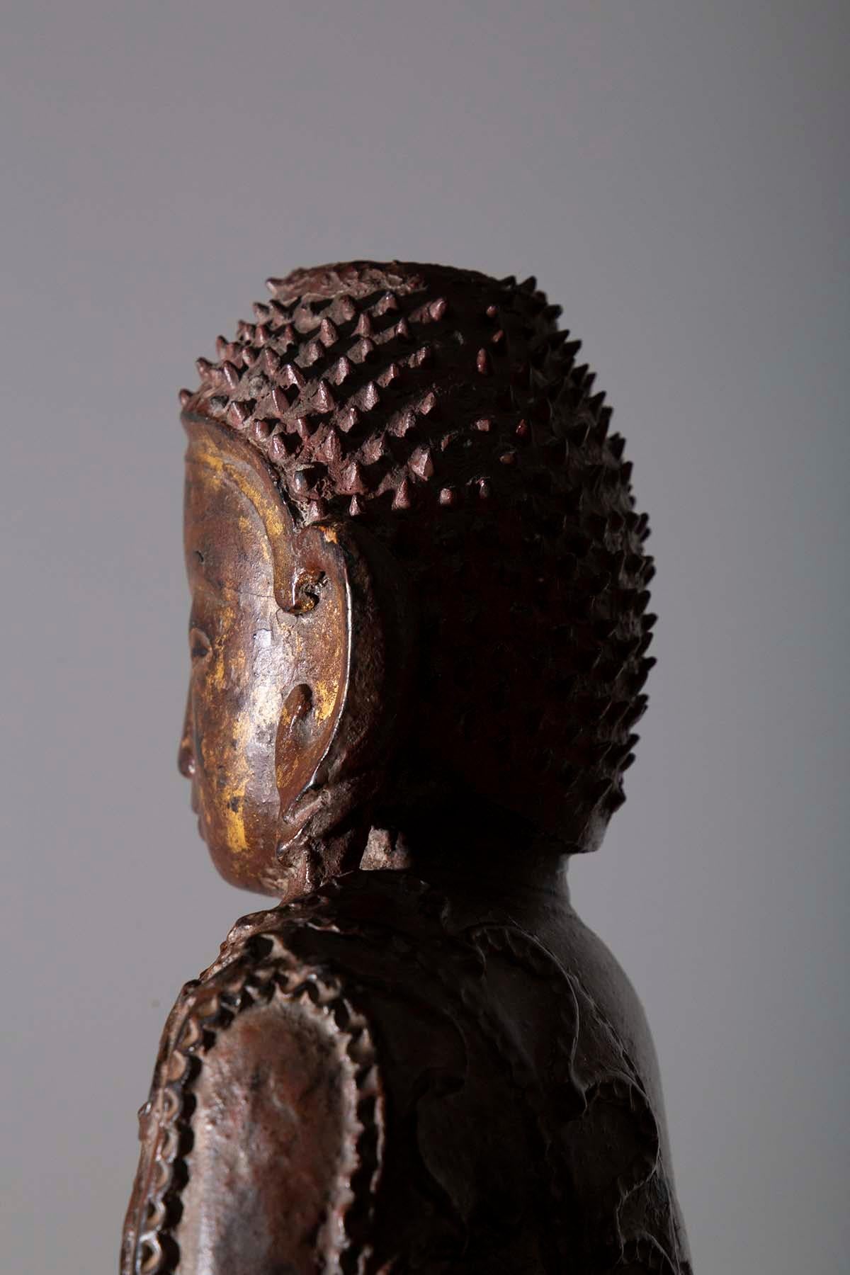 Große hölzerne Buddha-Skulptur, wahrscheinlich Laos, 19.-20. Jahrhundert im Angebot 4