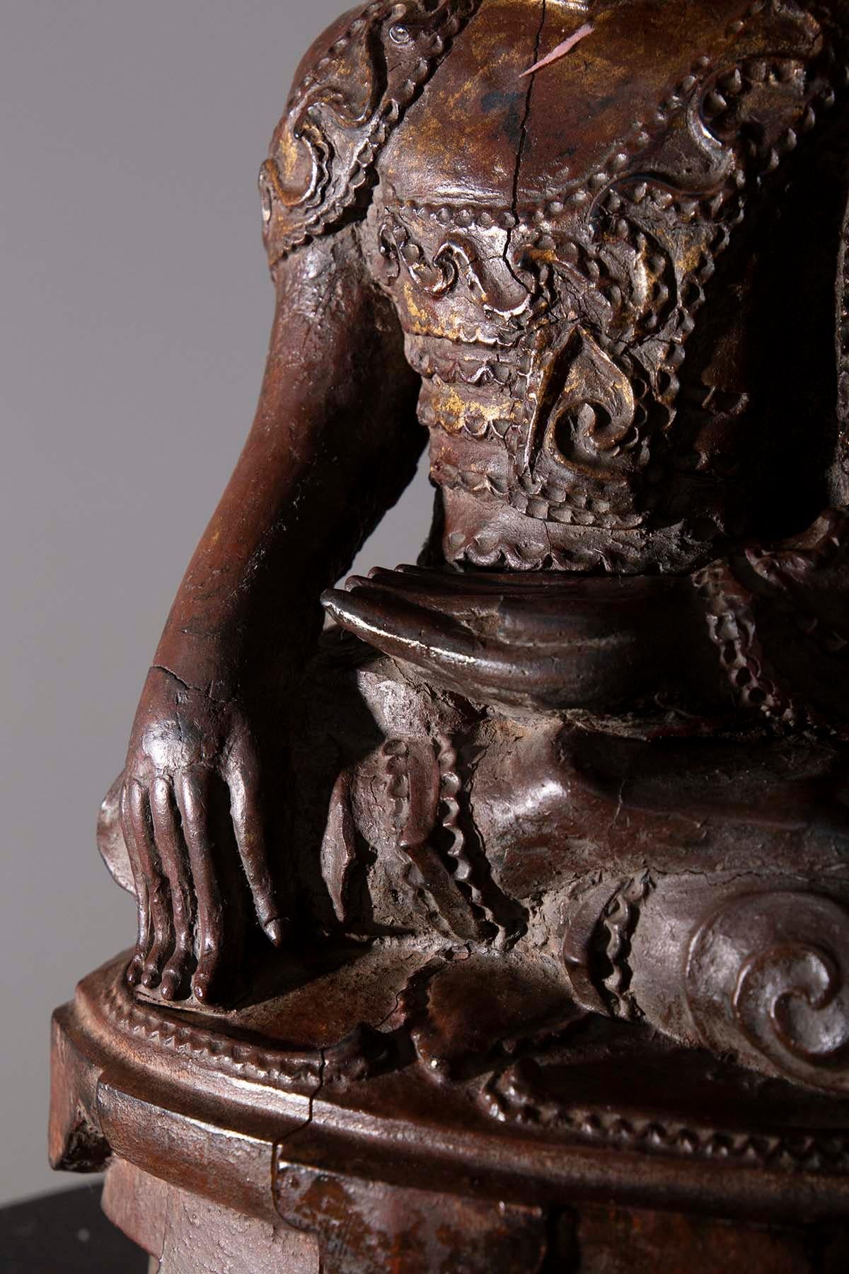 XIXe siècle Grande sculpture de Bouddha en bois probablement du Laos, 19e-20e siècle en vente
