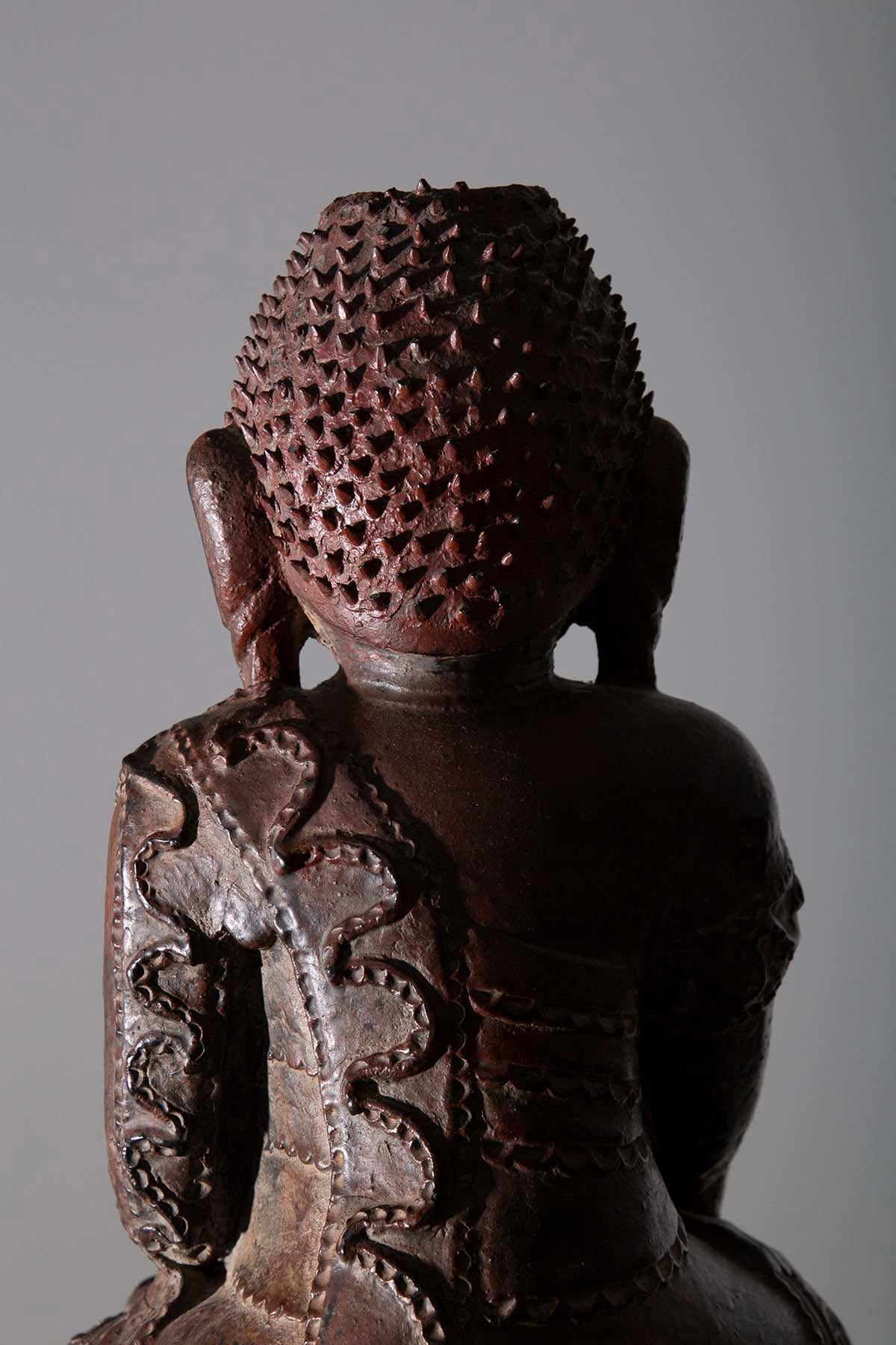 Grande sculpture de Bouddha en bois probablement du Laos, 19e-20e siècle en vente 2