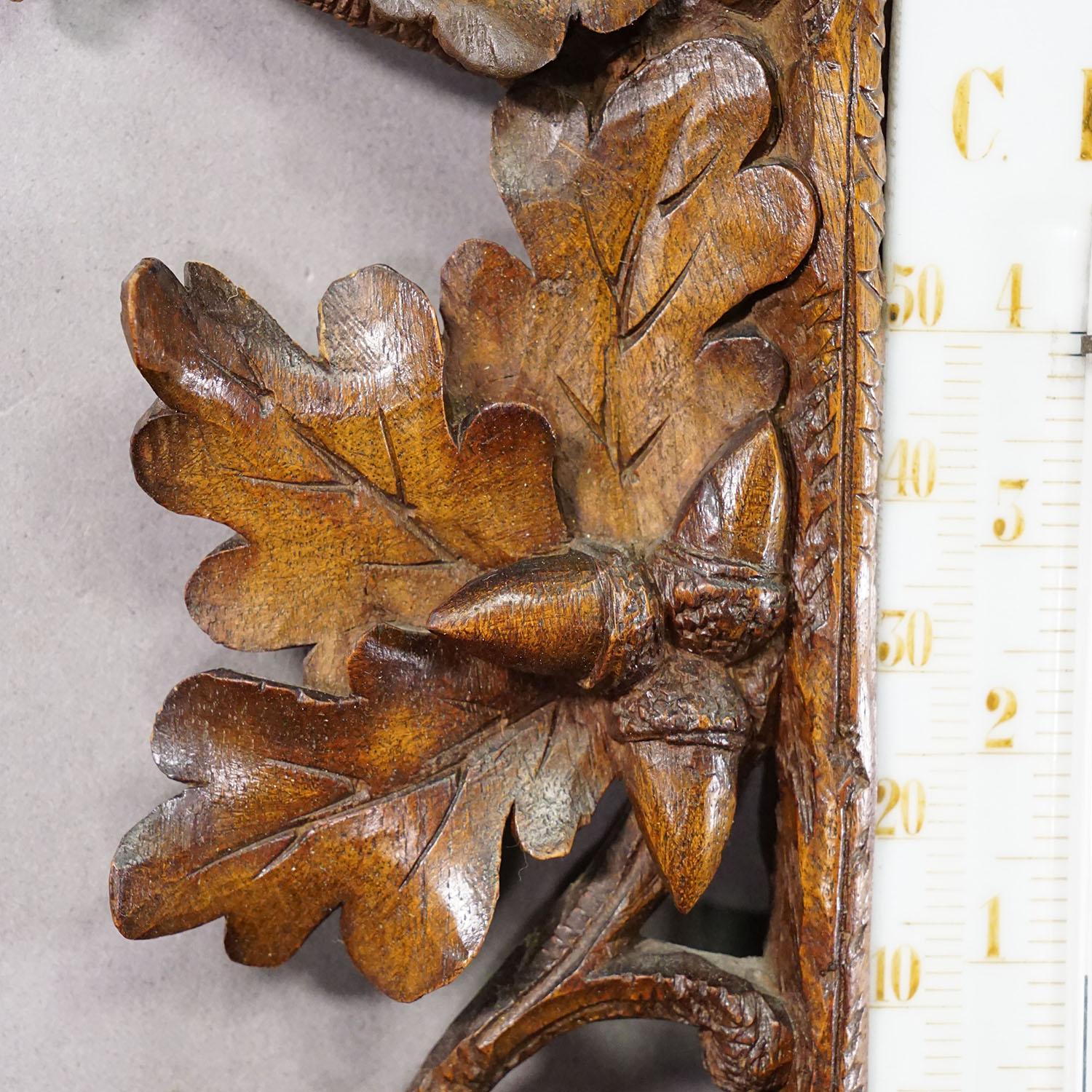 Début du 20ème siècle Grande station météo en bois sculpté Black Forest avec cerfs en vente