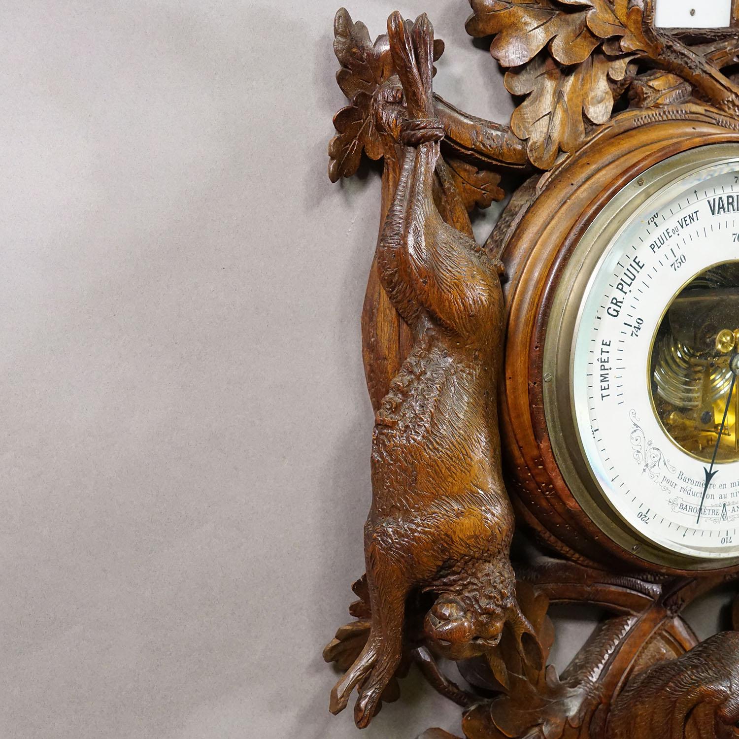 Bois Grande station météo en bois sculpté Black Forest avec cerfs en vente