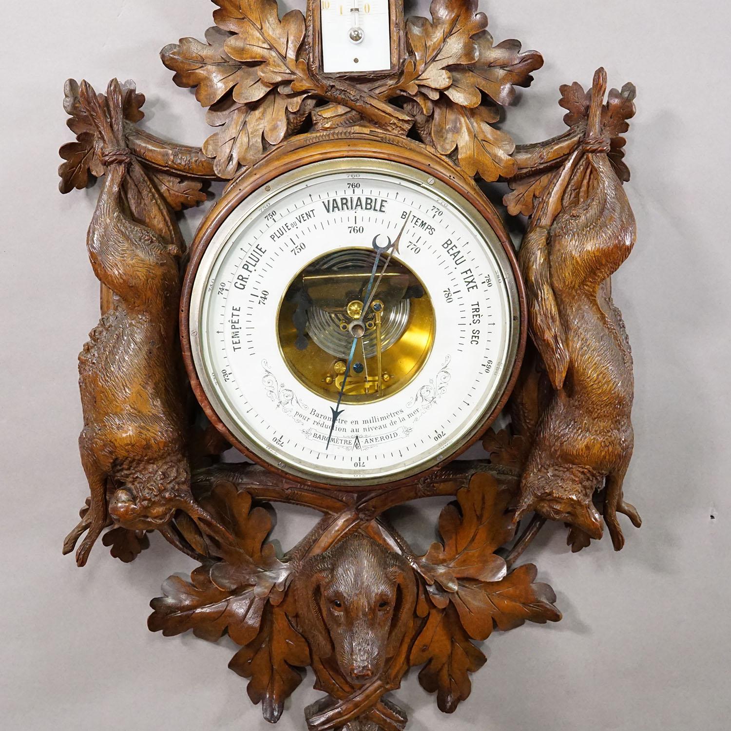 Grande station météo en bois sculpté Black Forest avec cerfs en vente 2