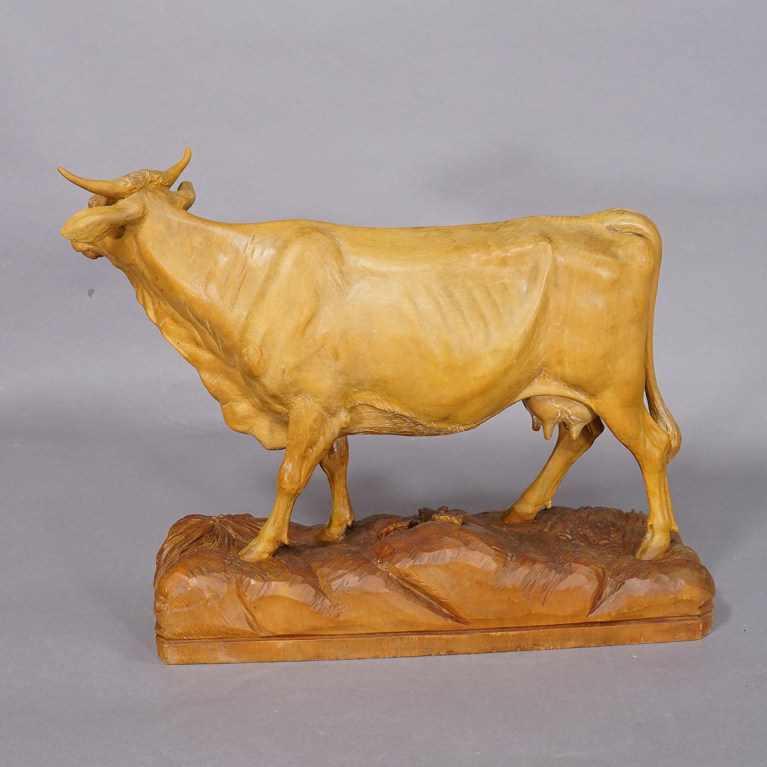 Large Wooden Carved Female Cattle Sculpture Brienz Switzerland ca. 1920s In Good Condition For Sale In Berghuelen, DE
