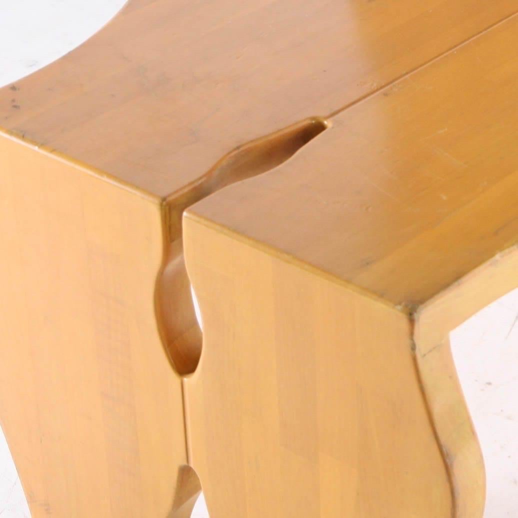 Großer Holzstuhl (Ende des 20. Jahrhunderts) im Angebot