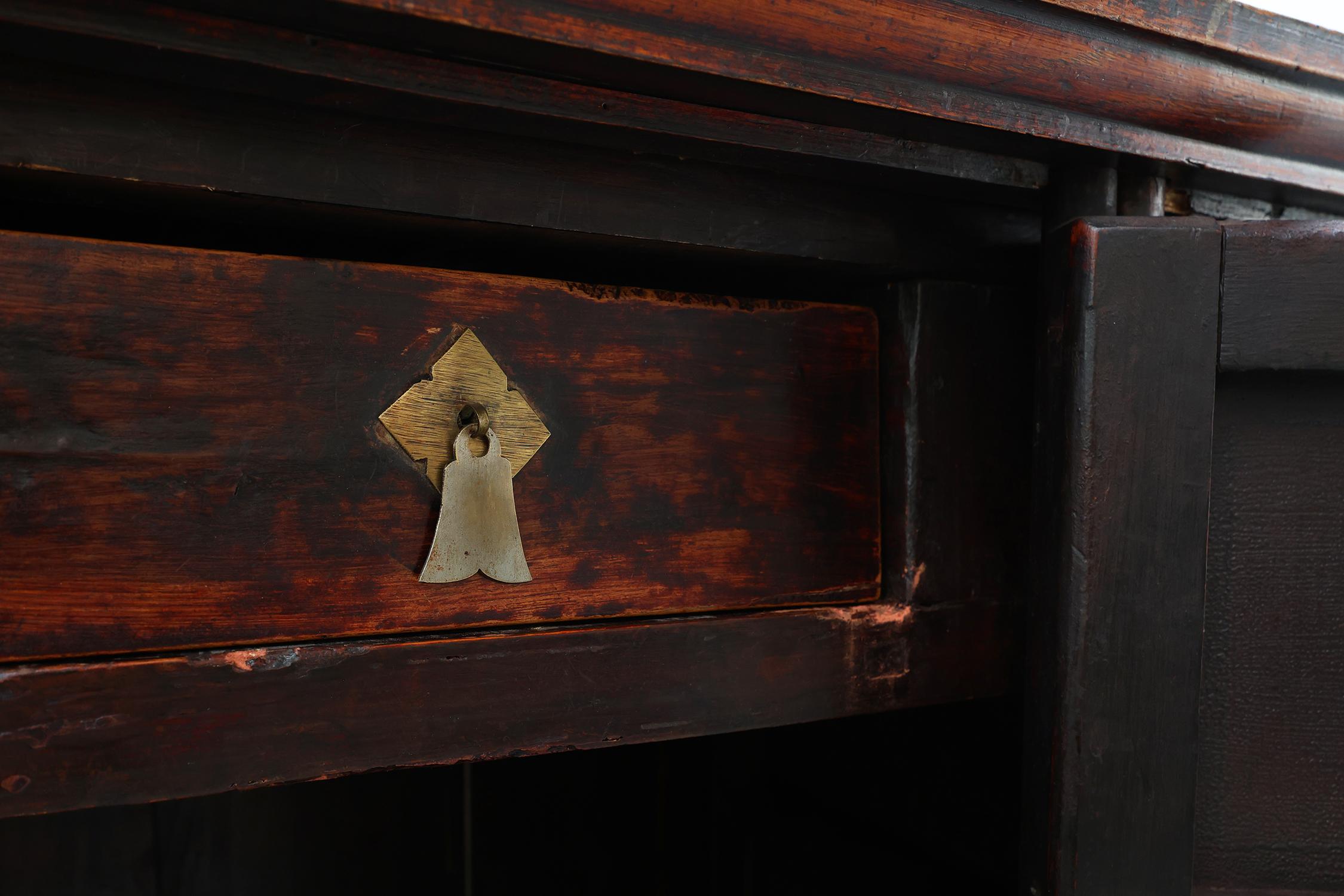 Große hölzerne chinesische 19. Jahrhundert Qing-Dynastie Hochzeit oder Tapering Kabinett im Angebot 4