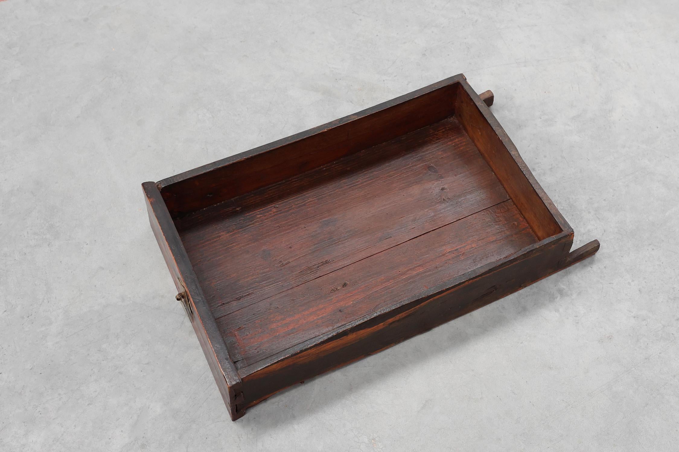 Große hölzerne chinesische 19. Jahrhundert Qing-Dynastie Hochzeit oder Tapering Kabinett im Angebot 5