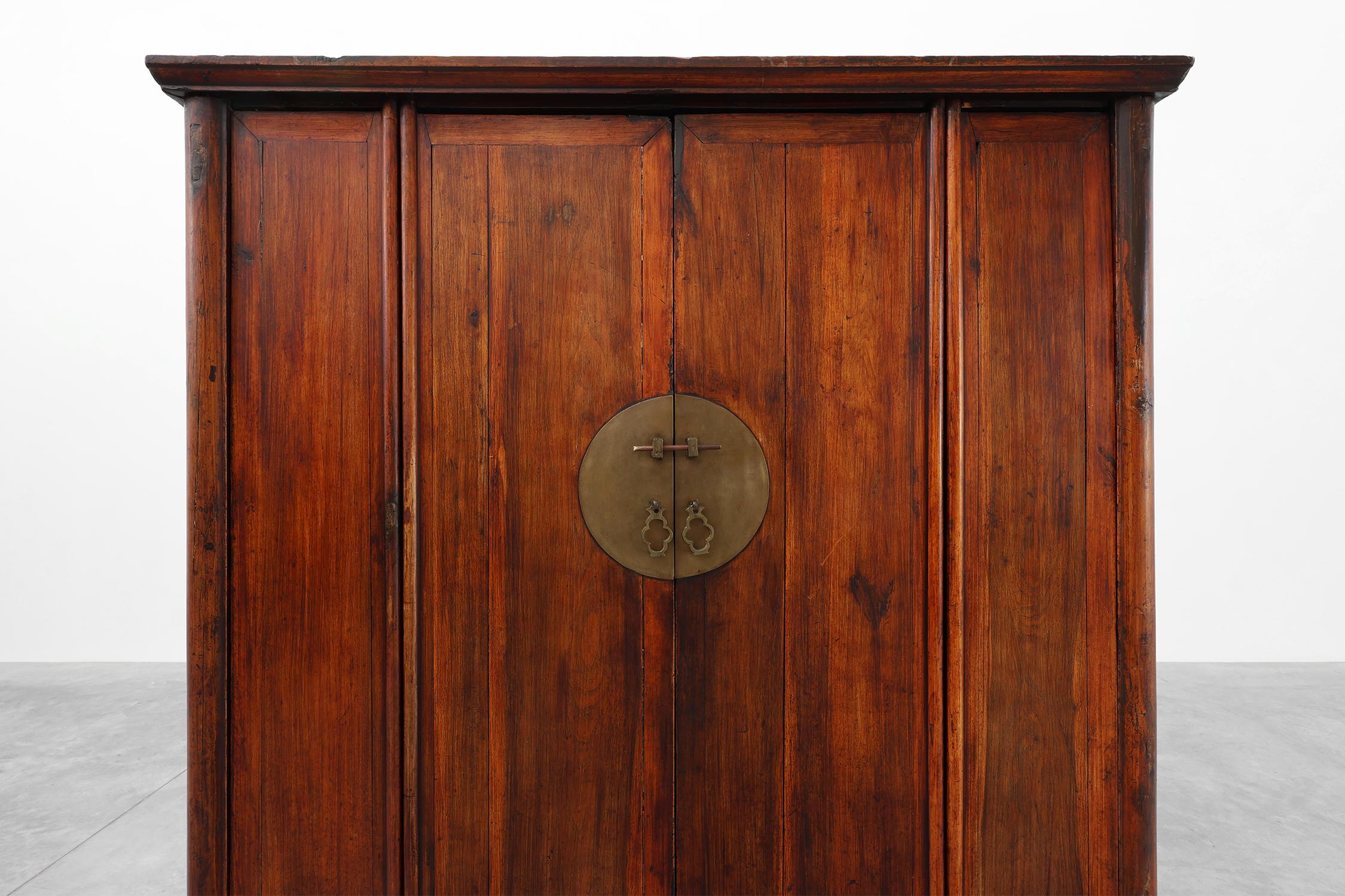 Große hölzerne chinesische 19. Jahrhundert Qing-Dynastie Hochzeit oder Tapering Kabinett im Zustand „Gut“ im Angebot in Meulebeke, BE