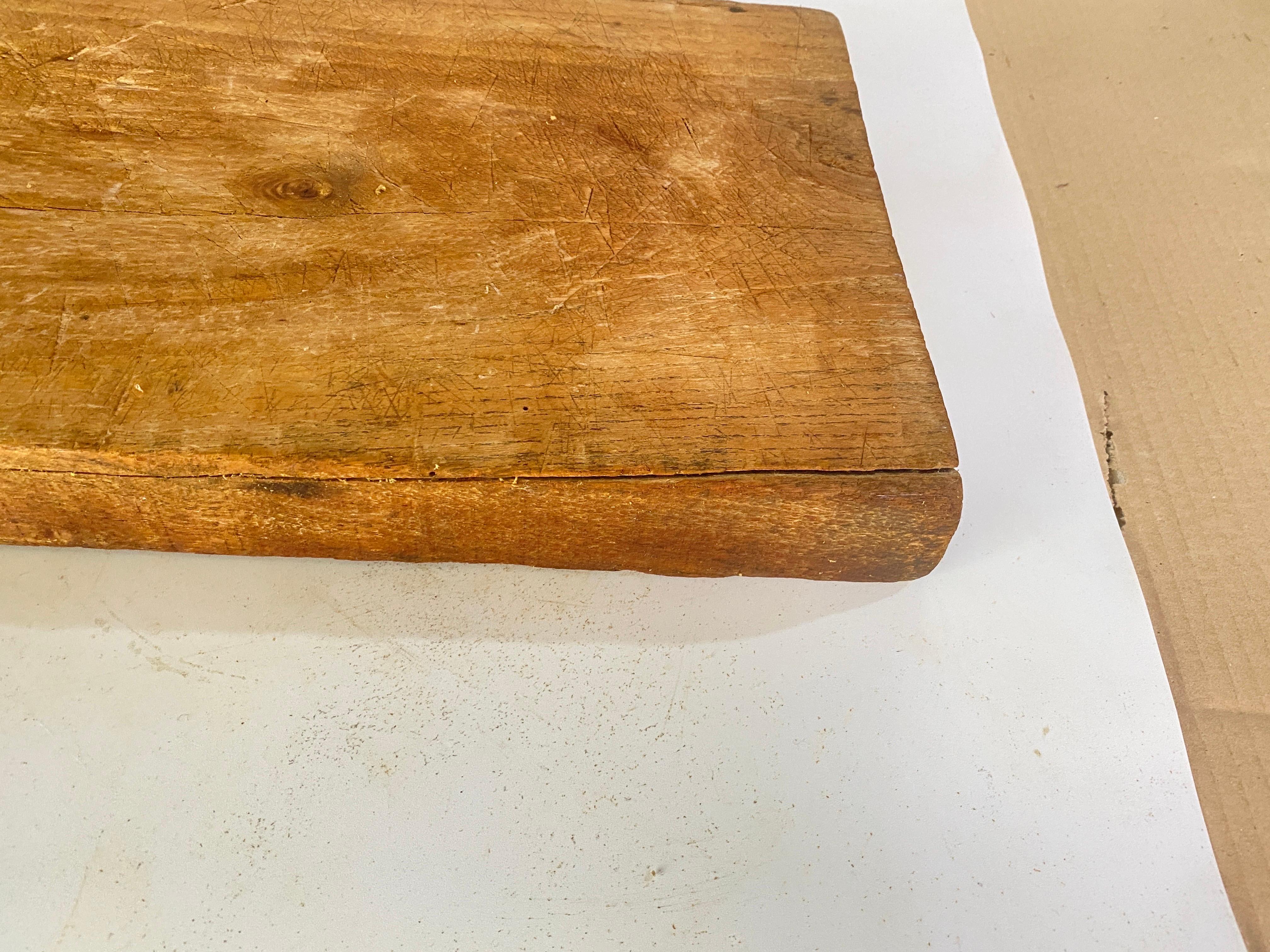 Grande planche à découper en bois Vieille Patina, Couleur Brown France 20ème  État moyen - En vente à Auribeau sur Siagne, FR