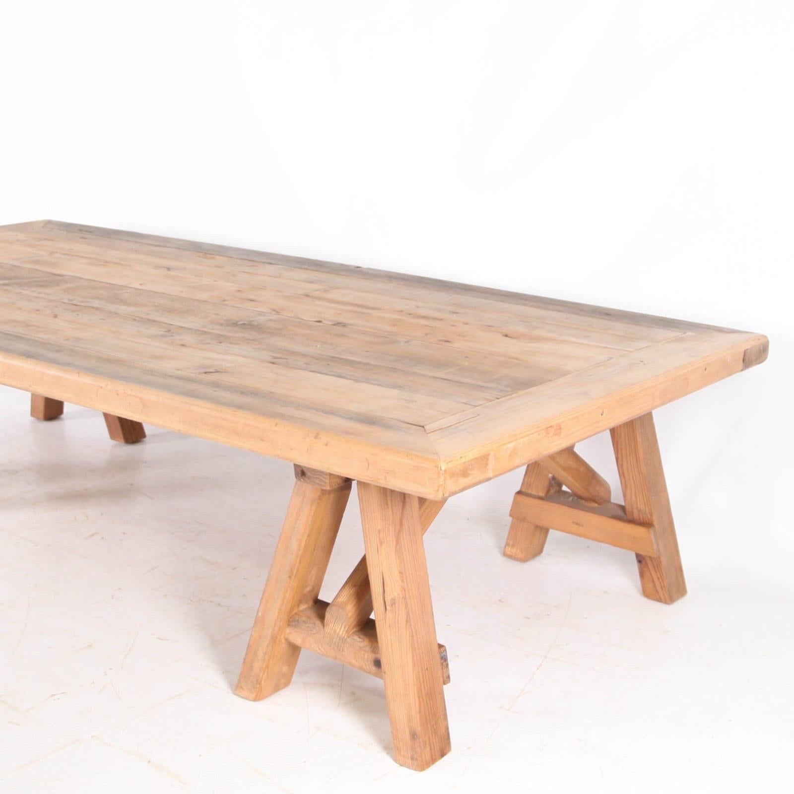 Large wooden coffee table For Sale 1