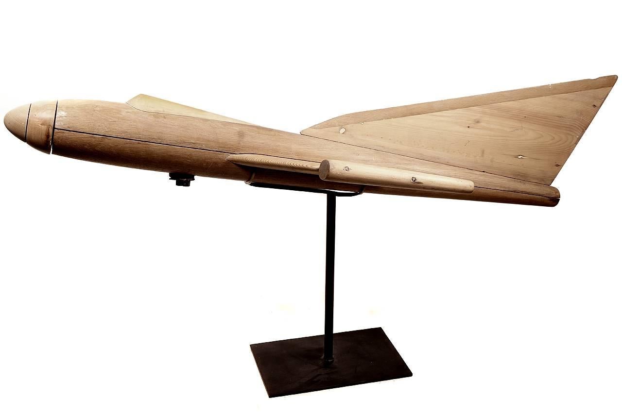 Grande maquette pédagogique en bois d'un avion à réaction Bon état - En vente à Peekskill, NY