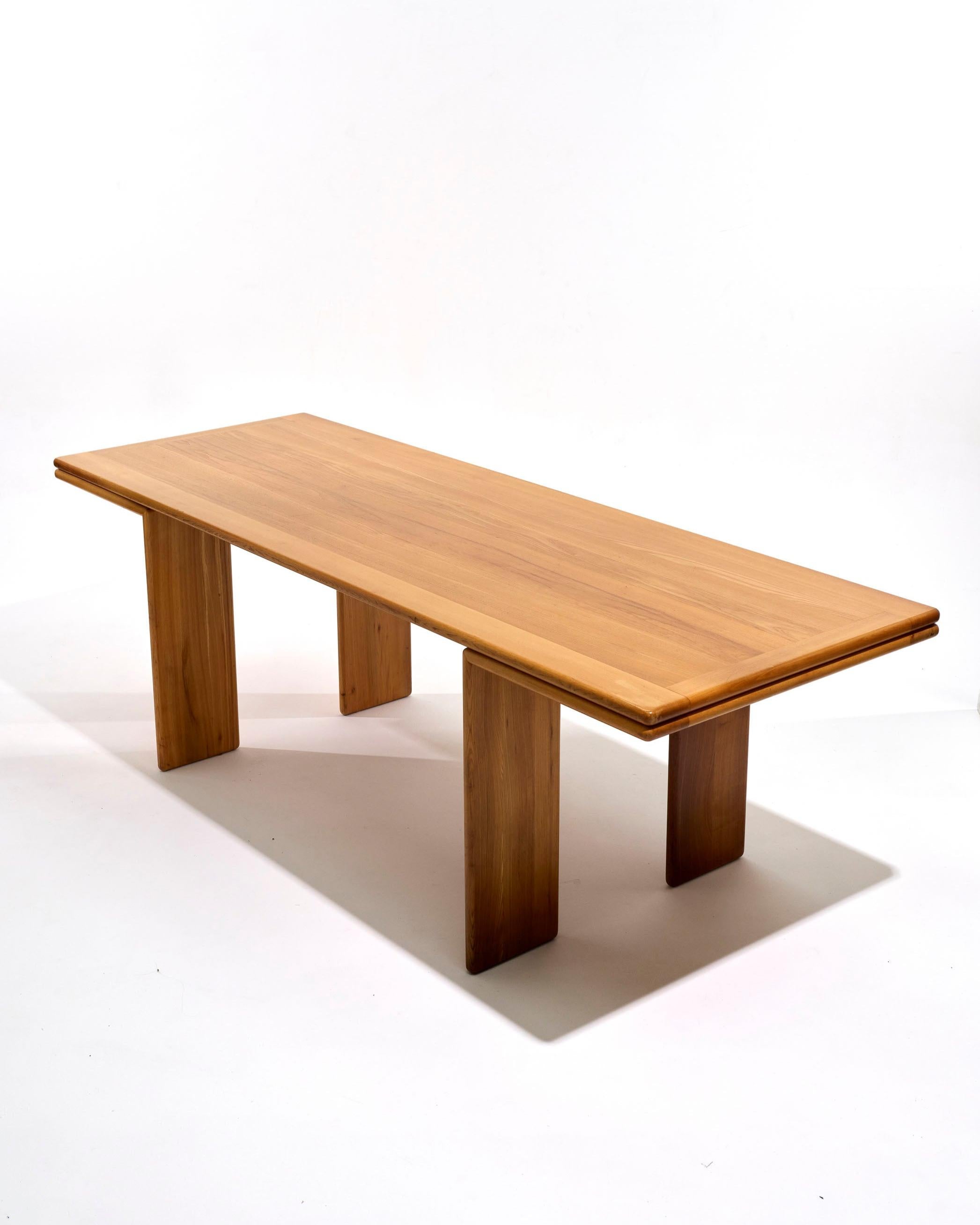 Gran mesa de comedor de madera, años 80 en venta 3