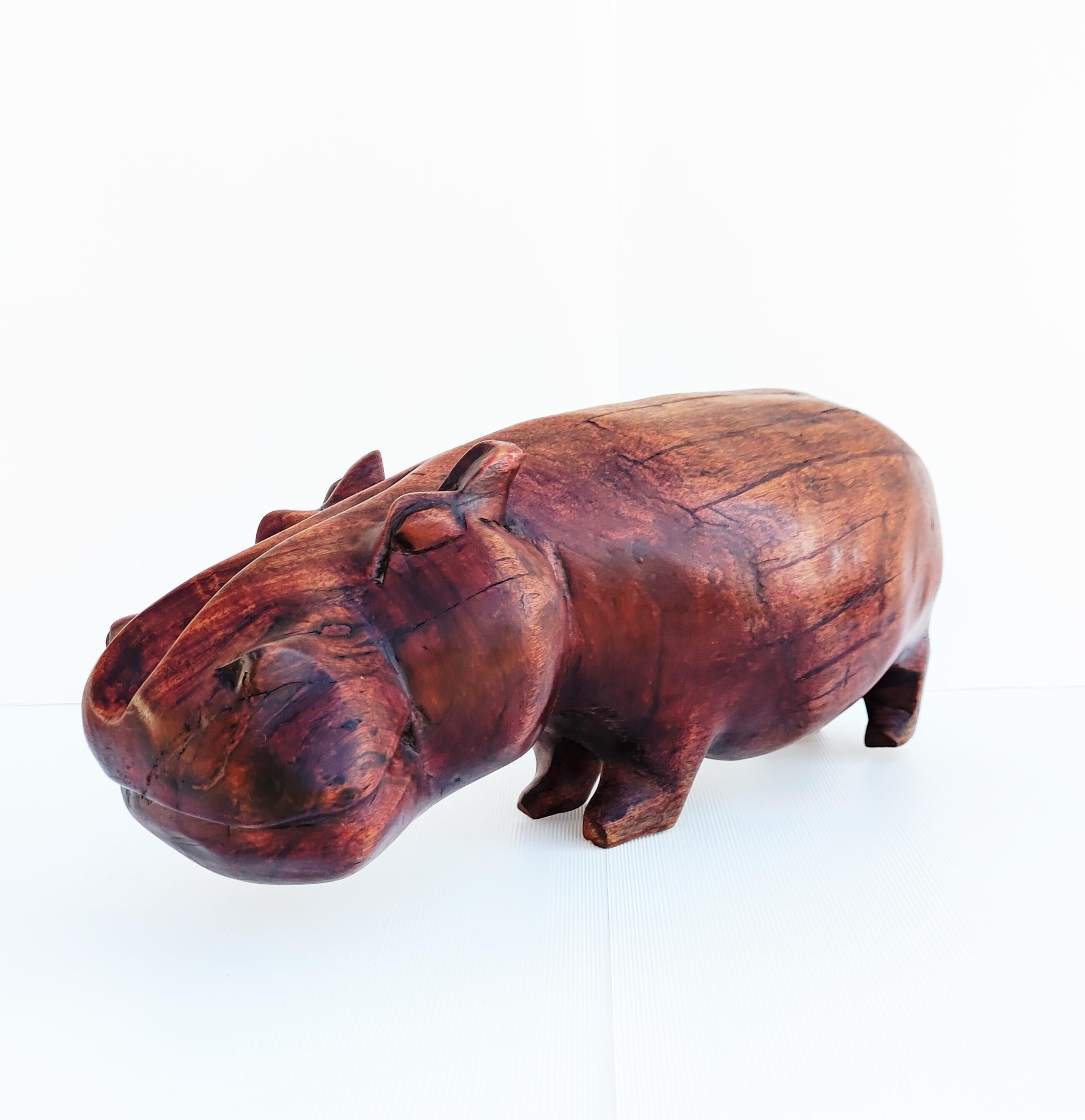 Rare and beautiful wooden hippo sculpture, signed, manufactured in 1960s. Incredible work of the artist, very detailed, with very marked and changing expressions depending on the angle of view. Carved in the mass, this sculpture is very heavy. Note,