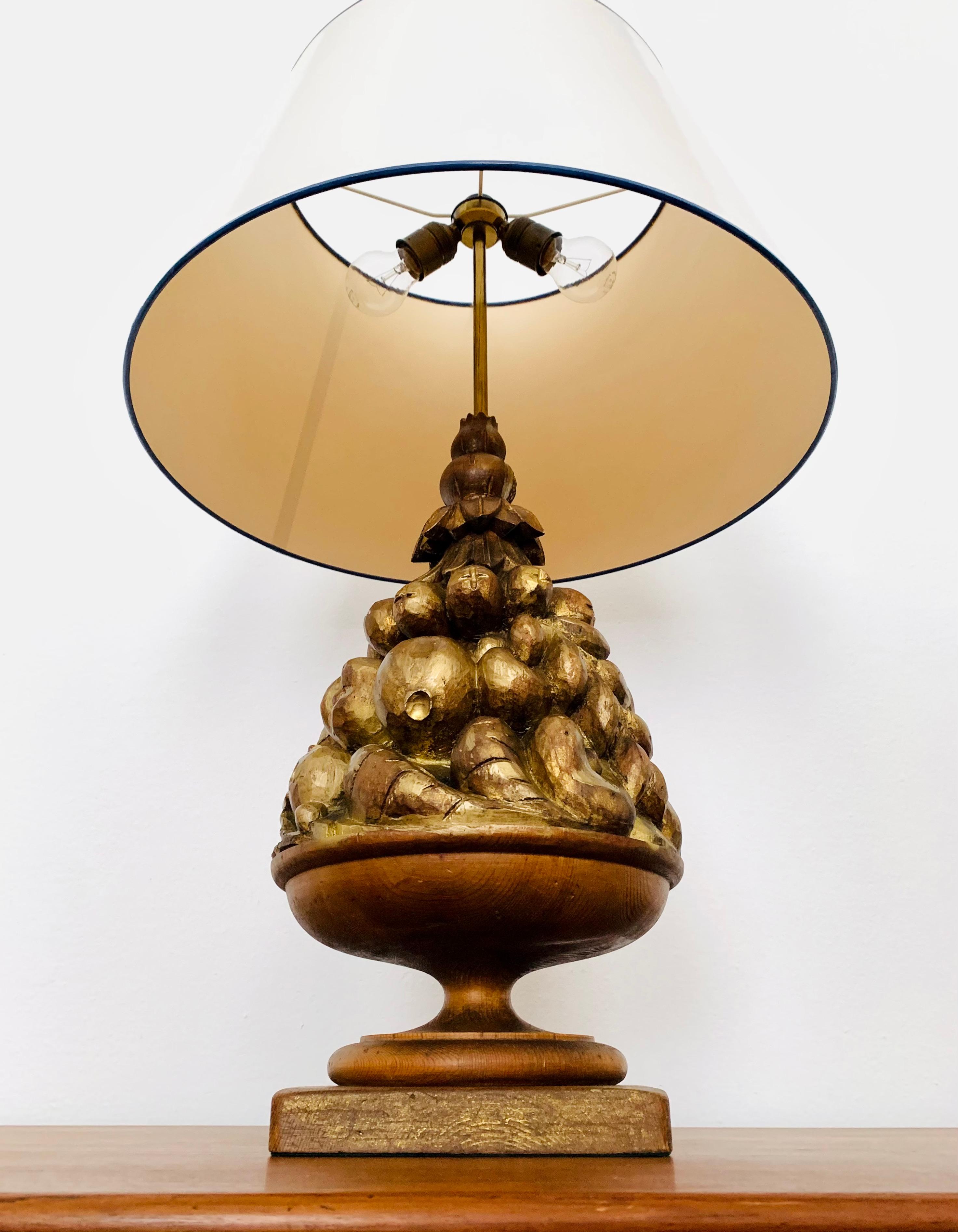 Fin du 20e siècle Grande lampe de bureau en bois Hollywood Regency en vente