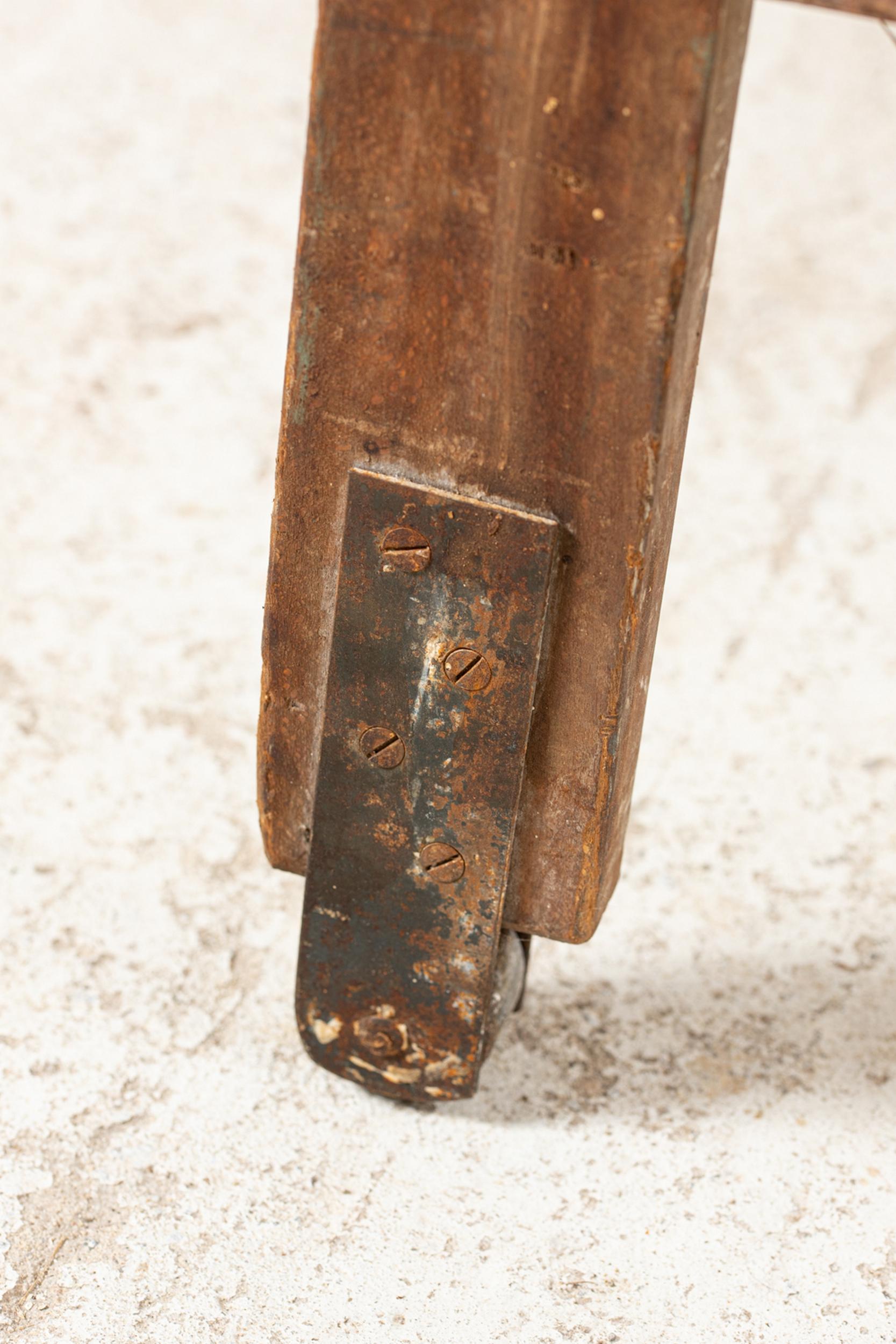 Gran escalera de madera de biblioteca, Francia, hacia 1930 / 1940 en venta 2
