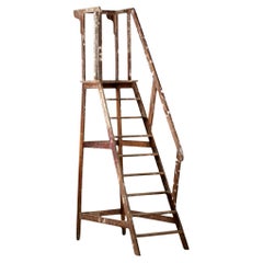 Gran escalera de madera de biblioteca, Francia, hacia 1930 / 1940