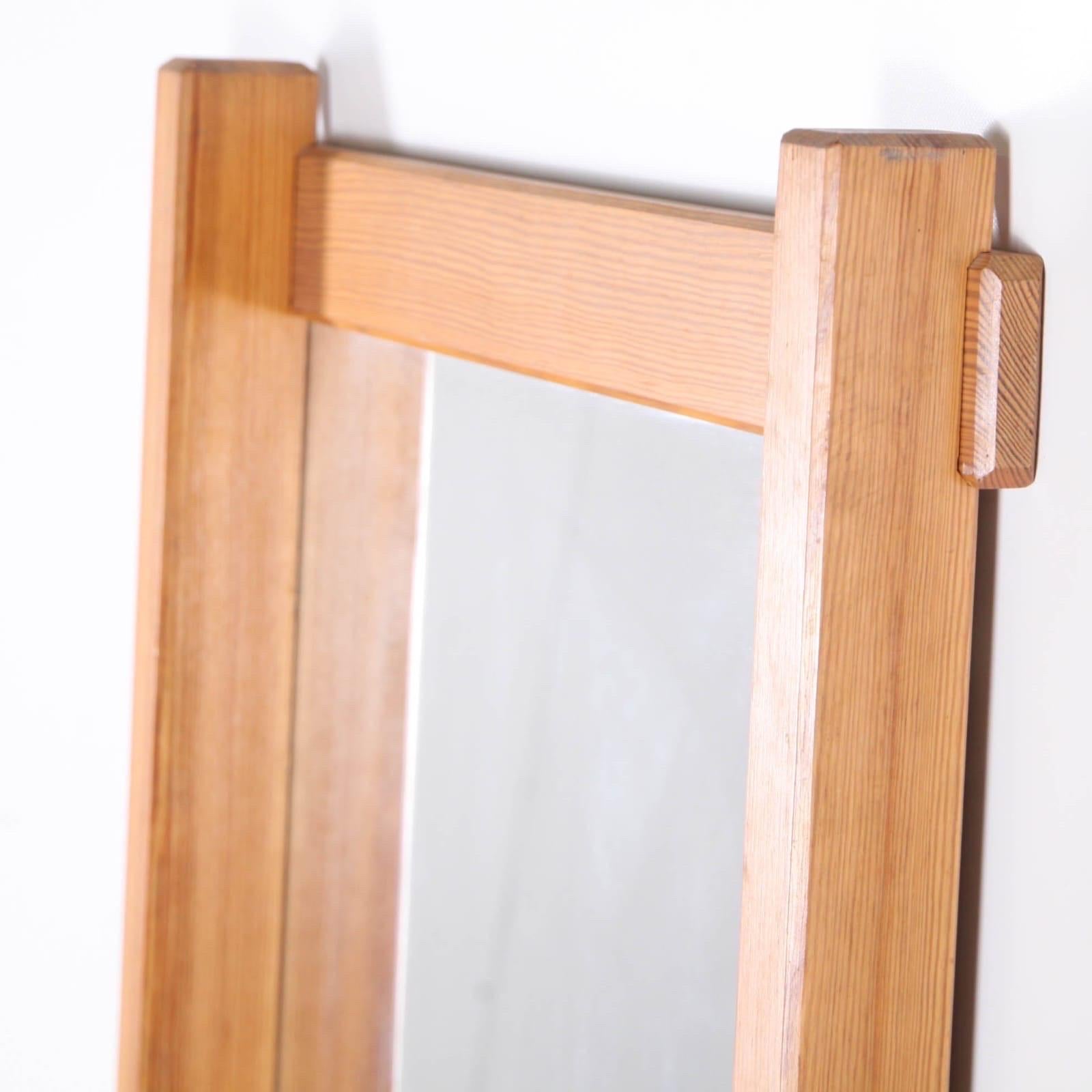 Bois Grand miroir en bois en vente