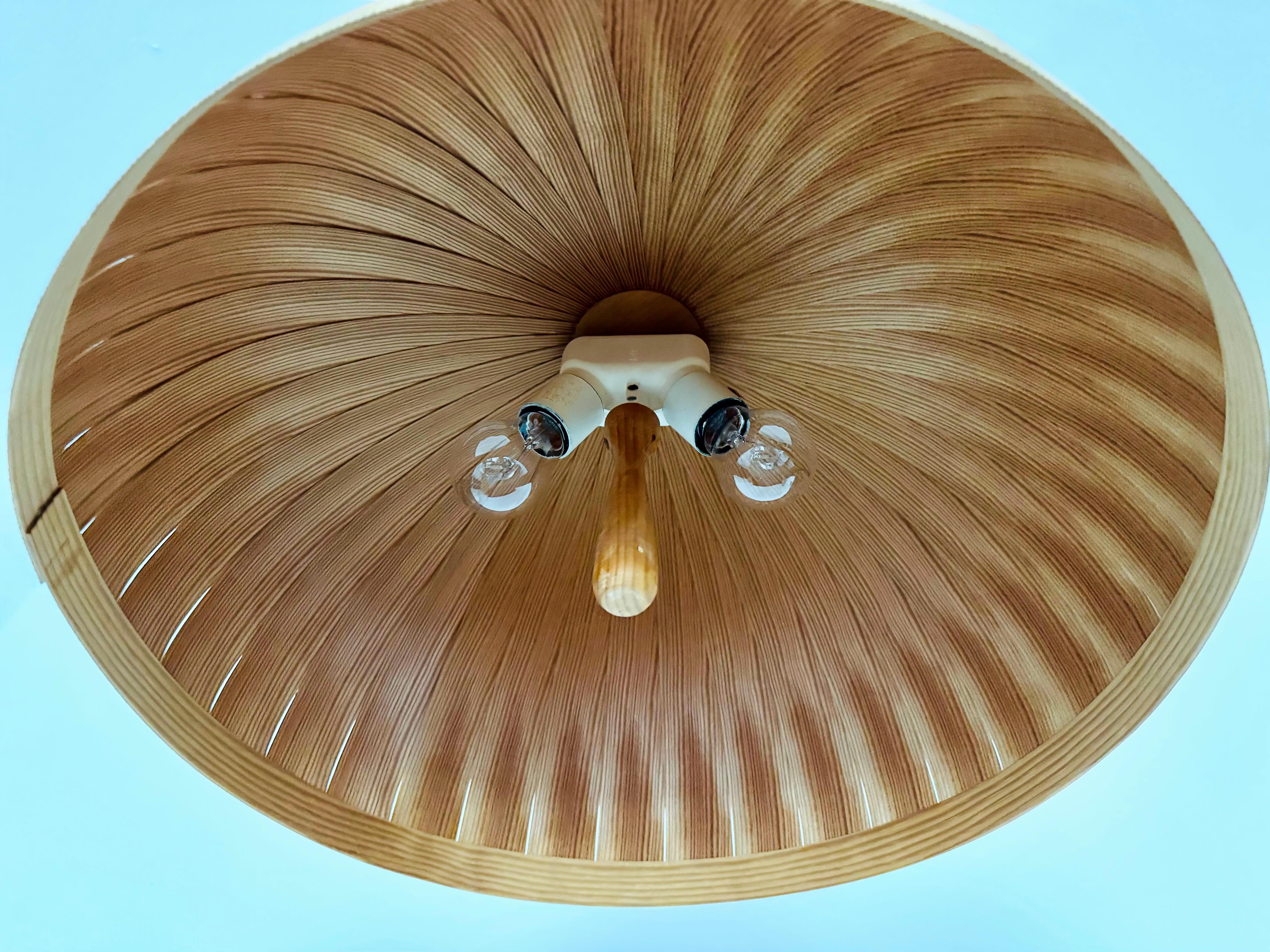 Lampada a sospensione grande in legno in vendita 1