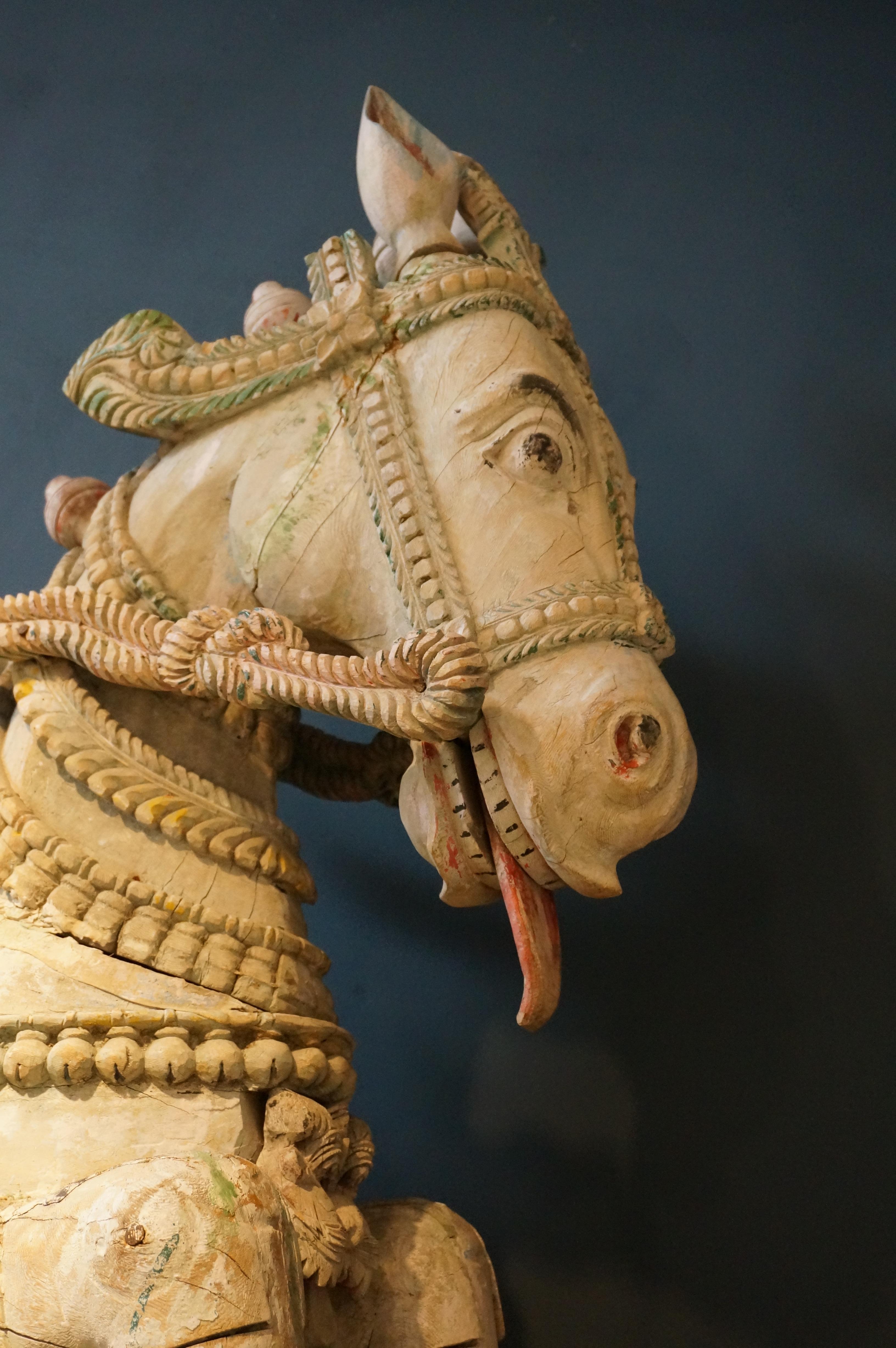 Grand cheval sculpté en bois, Inde, 19e/20e siècle en vente 1