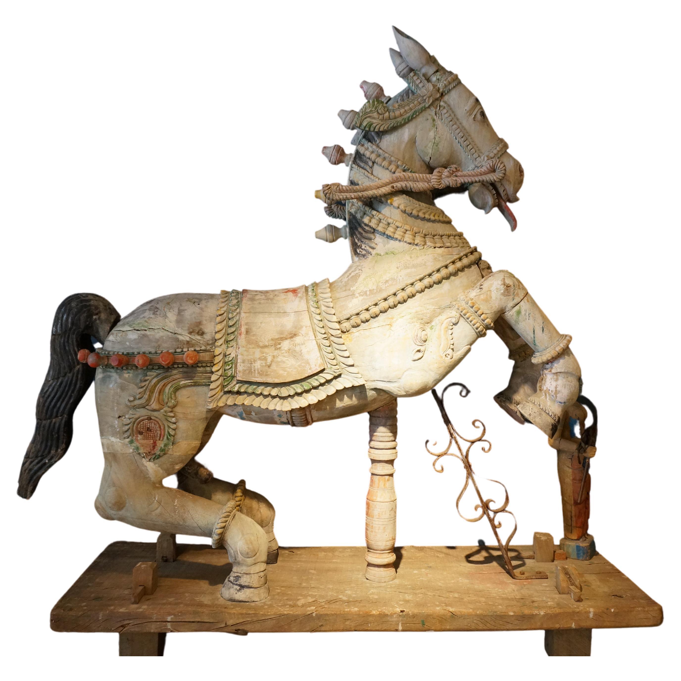Grand cheval sculpté en bois, Inde, 19e/20e siècle