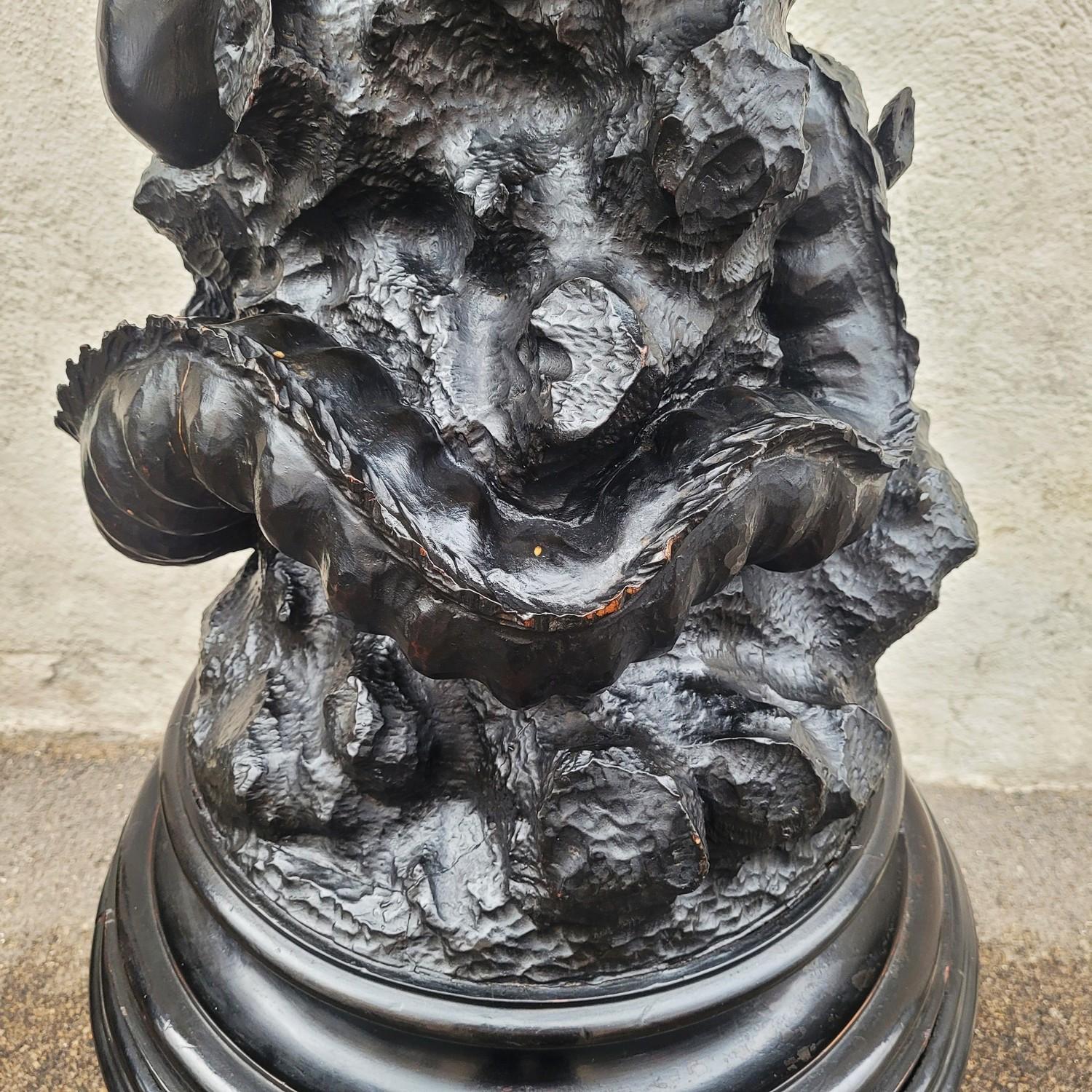 Grande sculpture en bois, Maure avec dragon, 19e siècle en vente 2