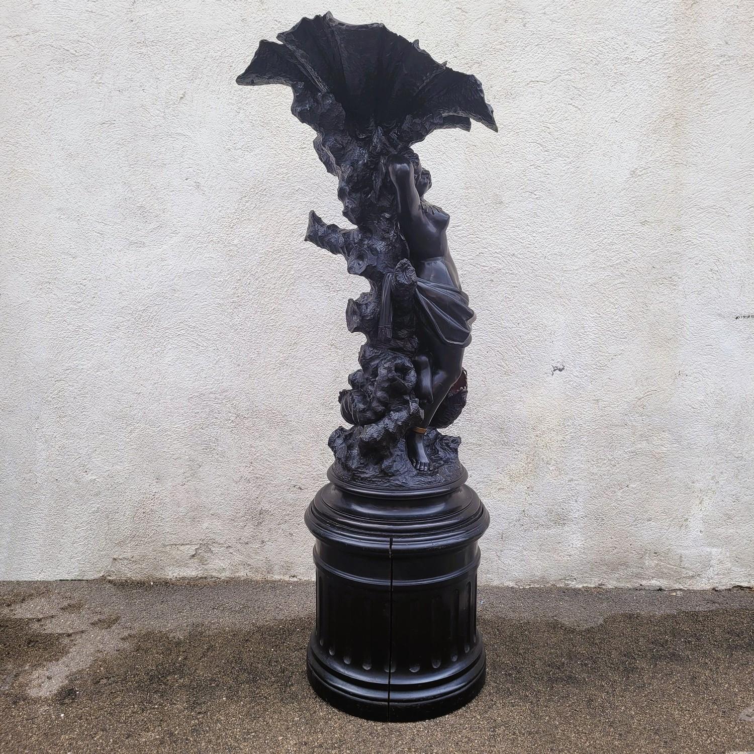Grande sculpture en bois, Maure avec dragon, 19e siècle en vente 5