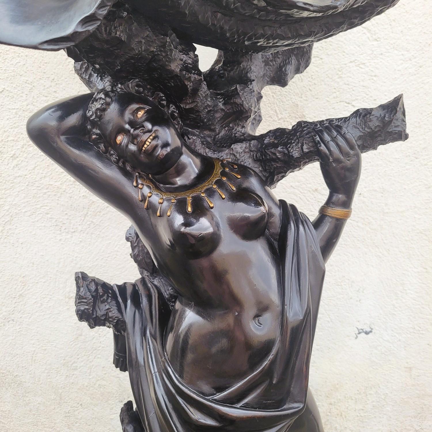 Mauresque Grande sculpture en bois, Maure avec dragon, 19e siècle en vente