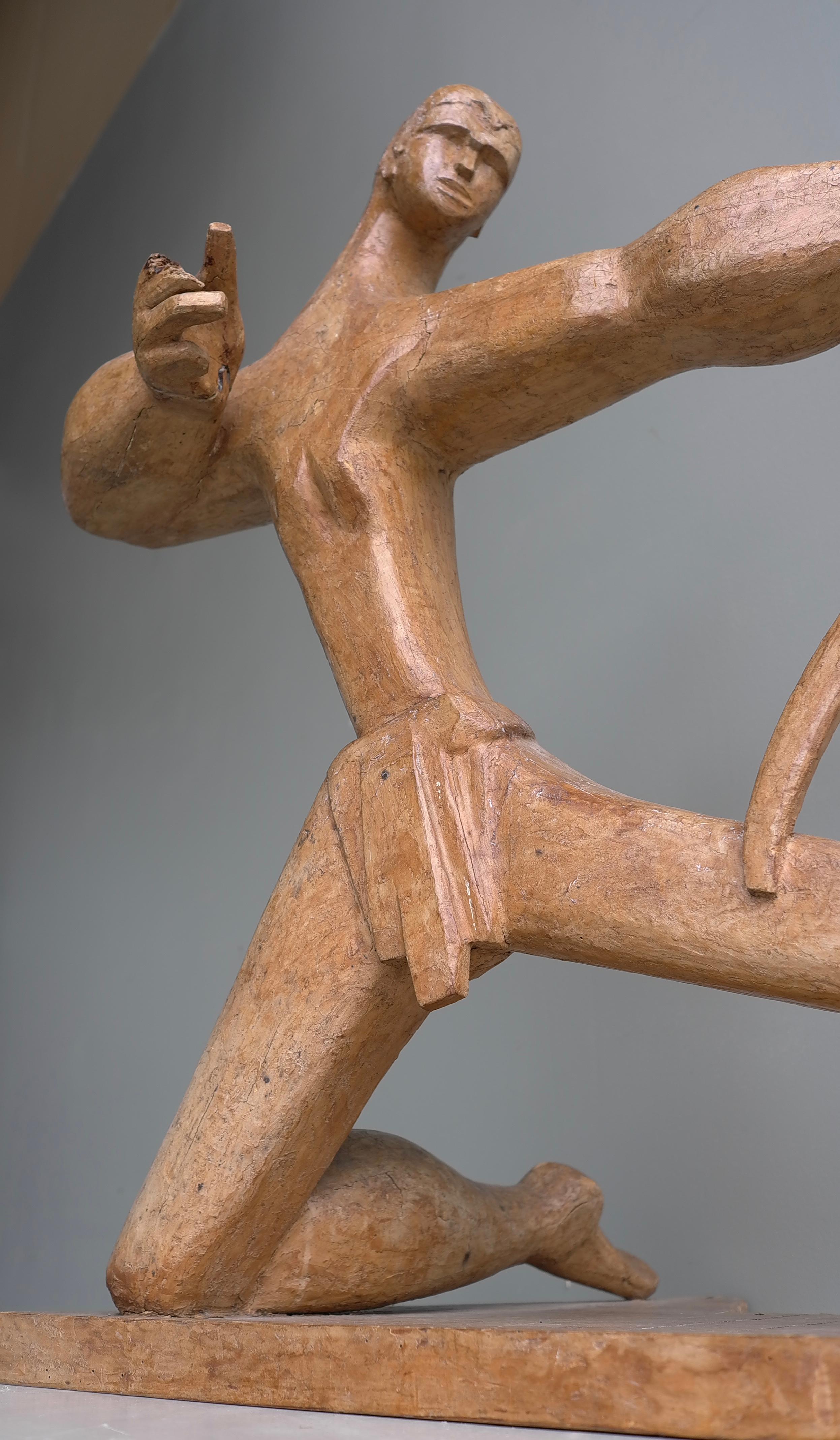 Grande scultura in legno di un arciere datata e firmata, Francia 1968 in vendita 5
