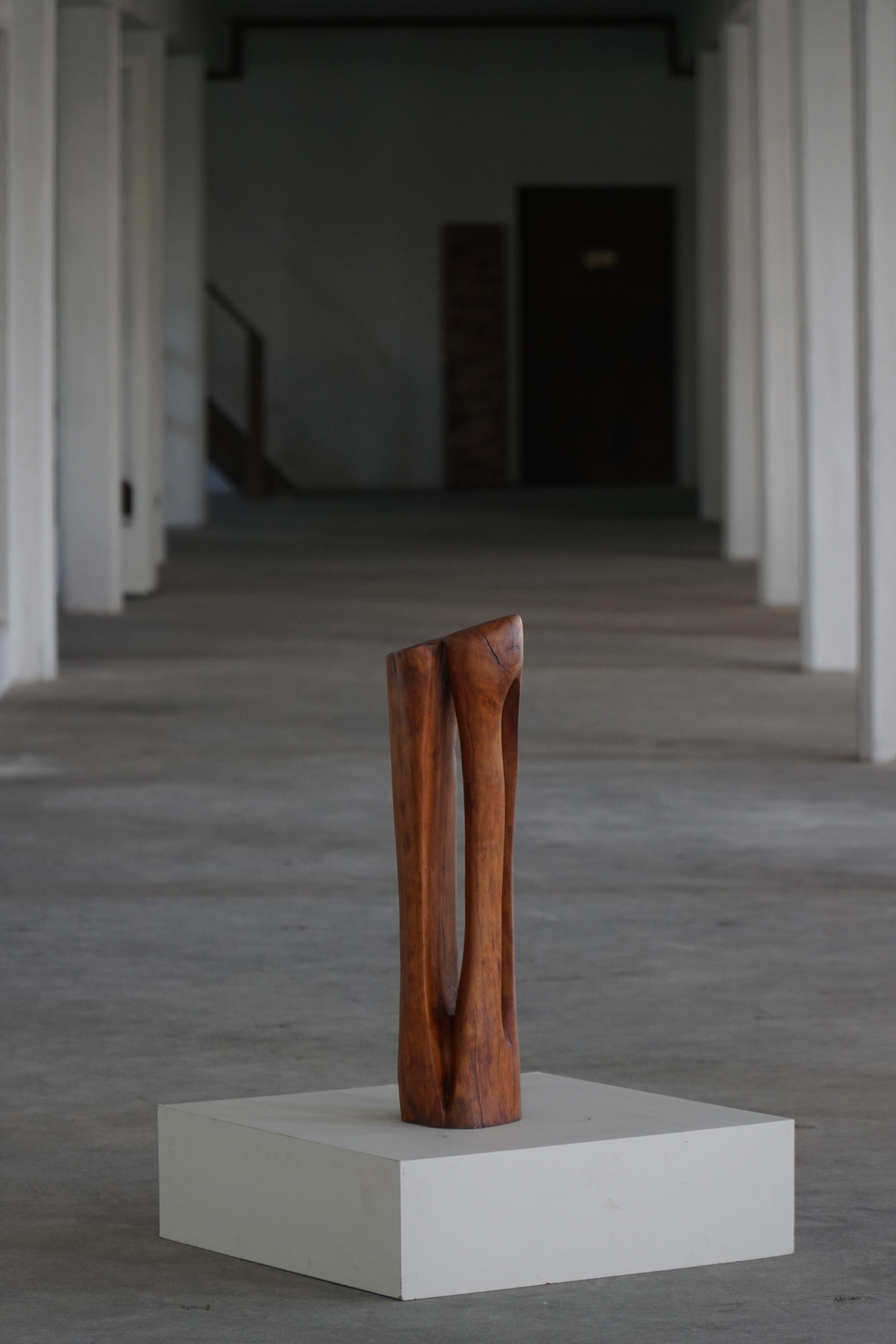 Un'affascinante scultura in legno dell'artista danese Ole Wettergren, creata negli anni '80. Intitolato 