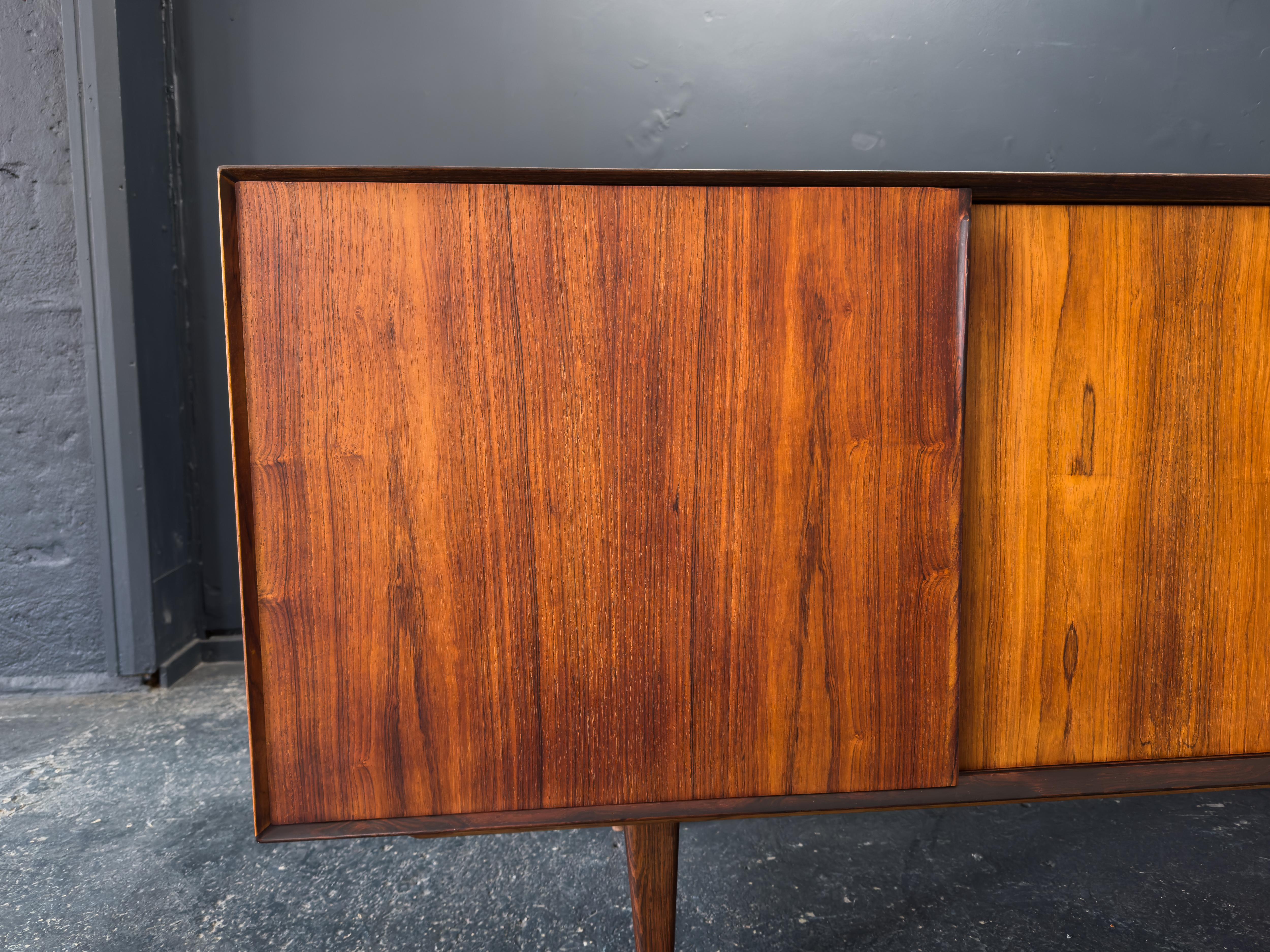 Grand buffet en bois en vente 4