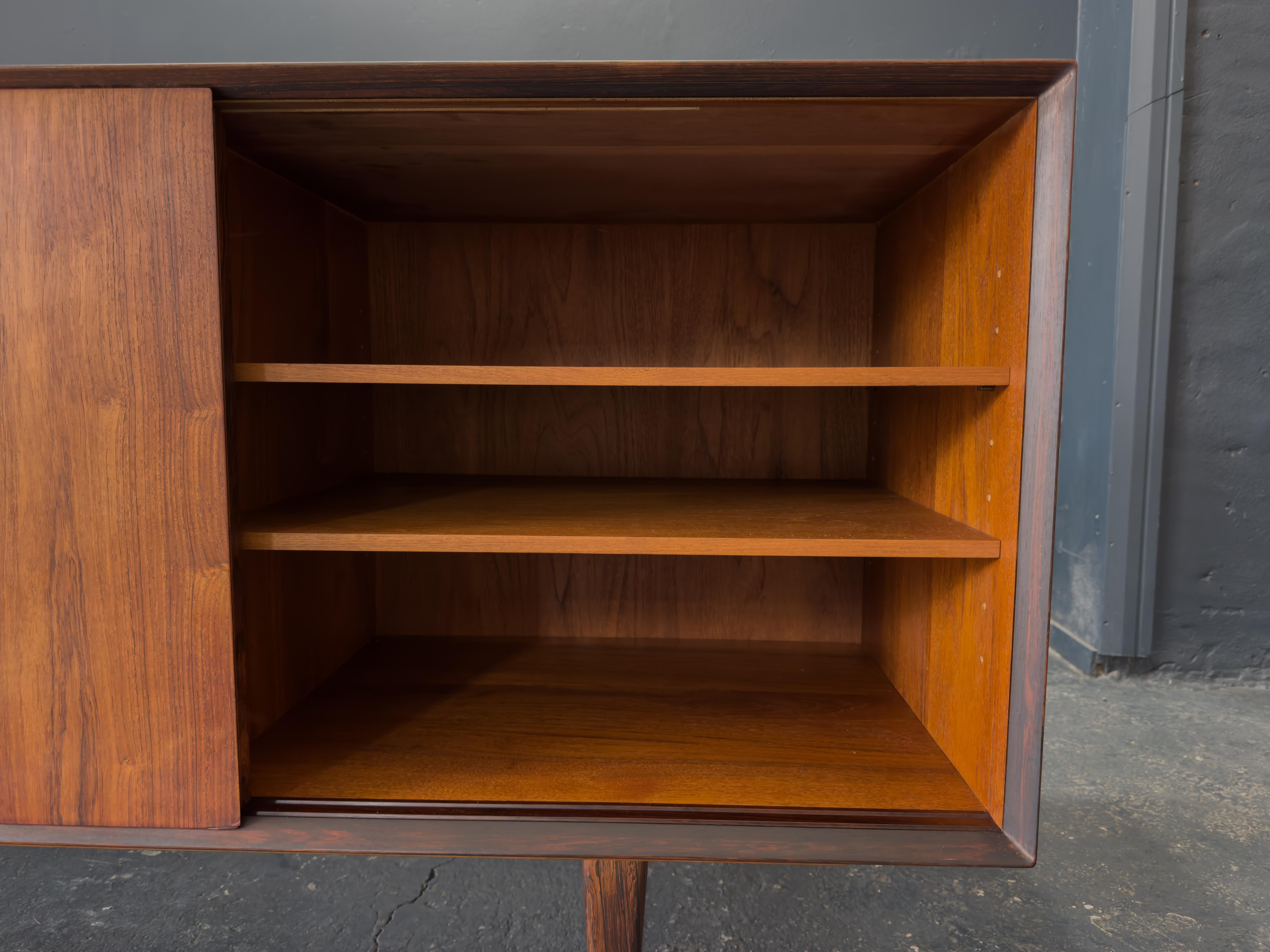 Grand buffet en bois en vente 11