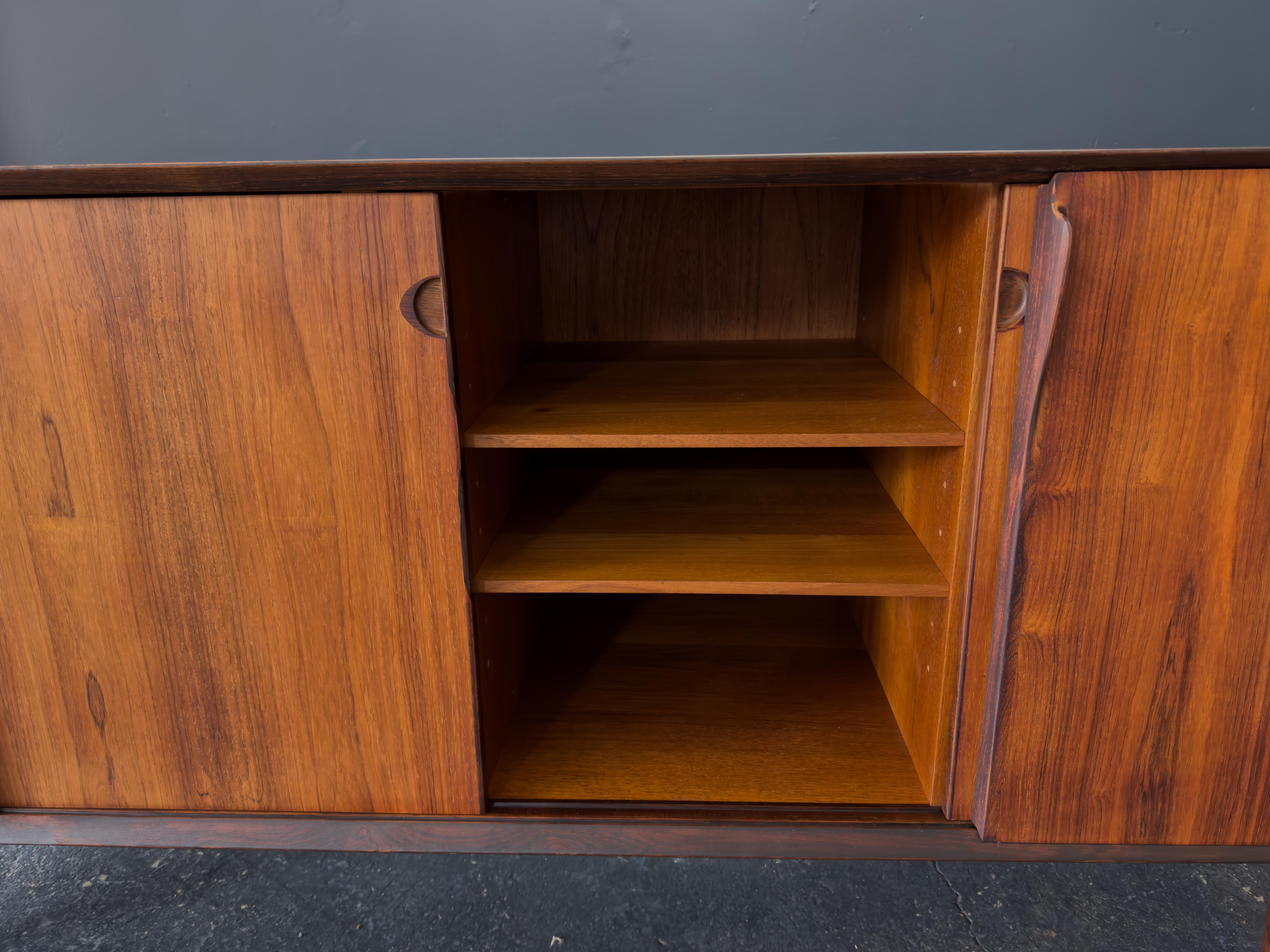 Grand buffet en bois en vente 12