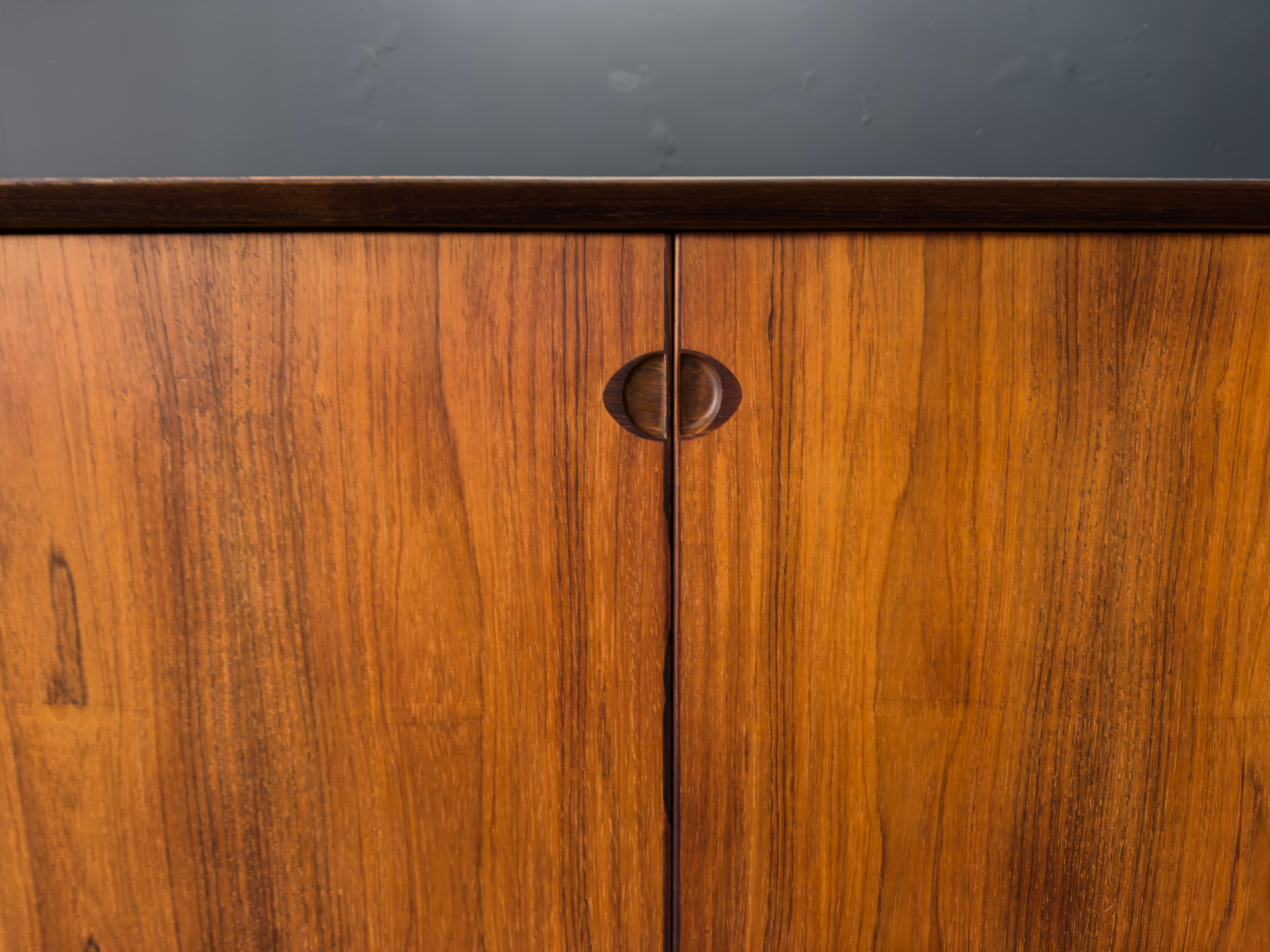 Grand buffet en bois en vente 2