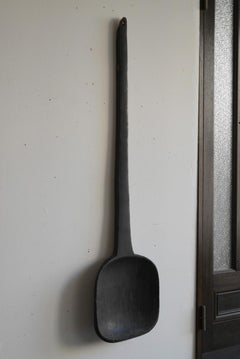 Grande spatola di legno utilizzata dagli artigiani giapponesi della lacca/1868-1920/Appeso a parete