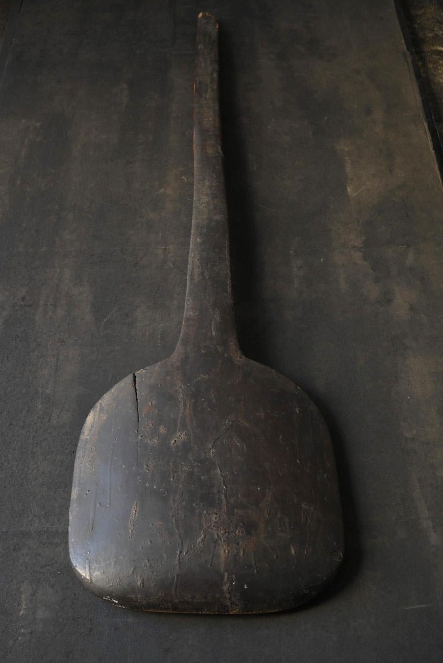 Lacquered Large wooden spatula used by Japanese lacquer craftsmen/1868-1920/Wall hanging