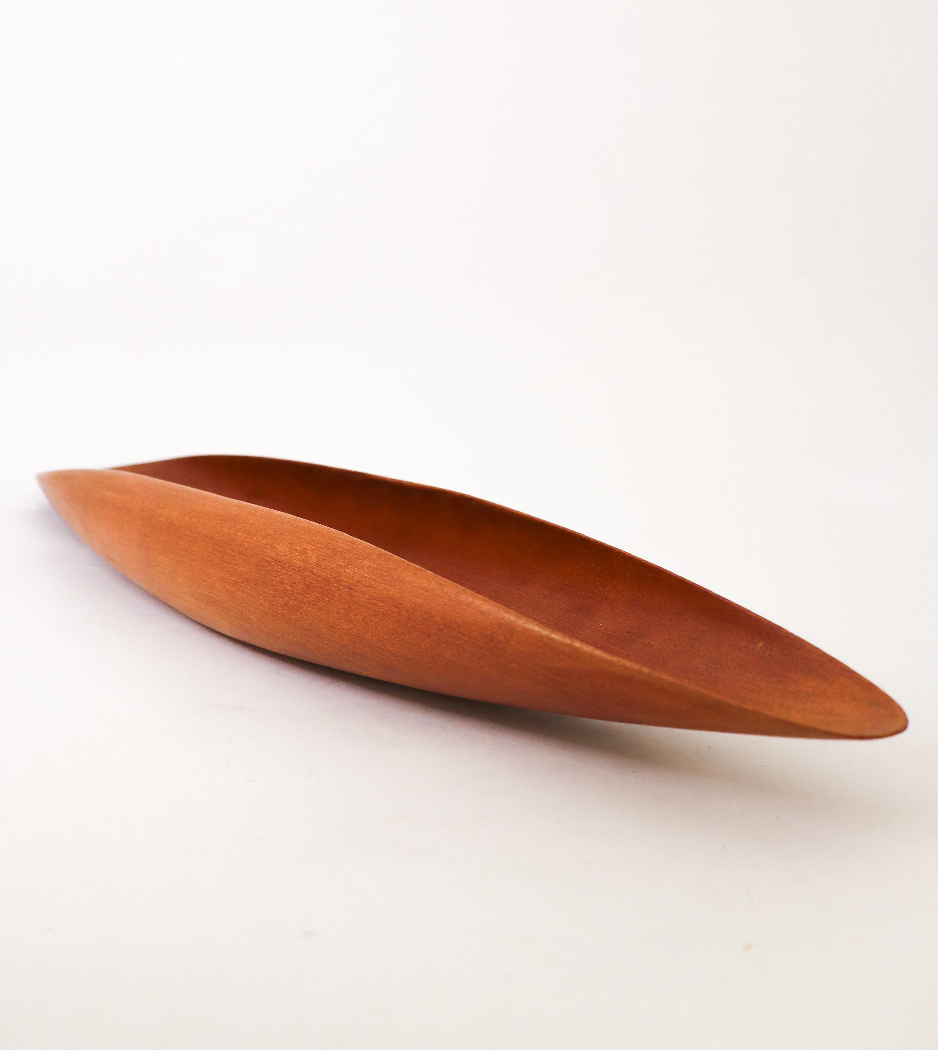Large Wooden Teak Bowl - Johnny Mattsson - Swedish sculptor - Midcentury Modern In Good Condition For Sale In Stockholm, SE