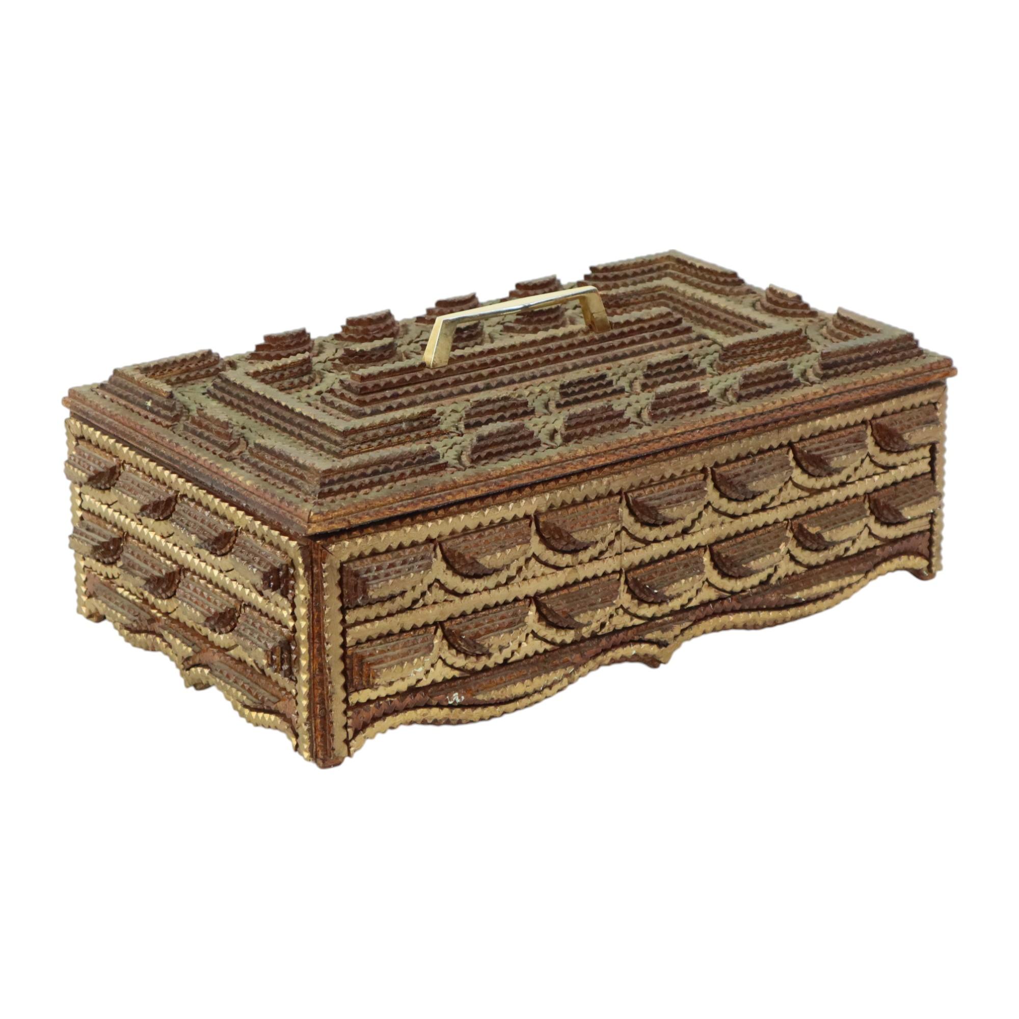 Large Wooden Tramp Art Box Folk Art Gold 20th Century In Good Condition For Sale In Poperinge, BE