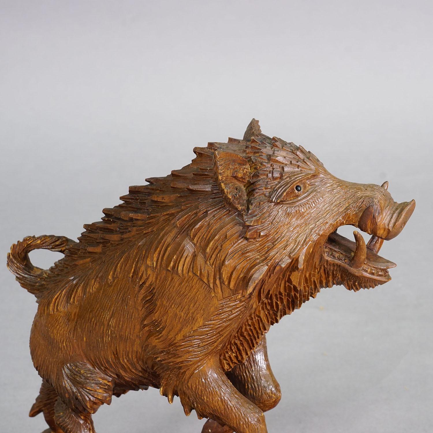 Grosses hölzernes Wildschwein Handgeschnitzt in Brienz ca. 1930er Jahre im Zustand „Gut“ im Angebot in Berghuelen, DE