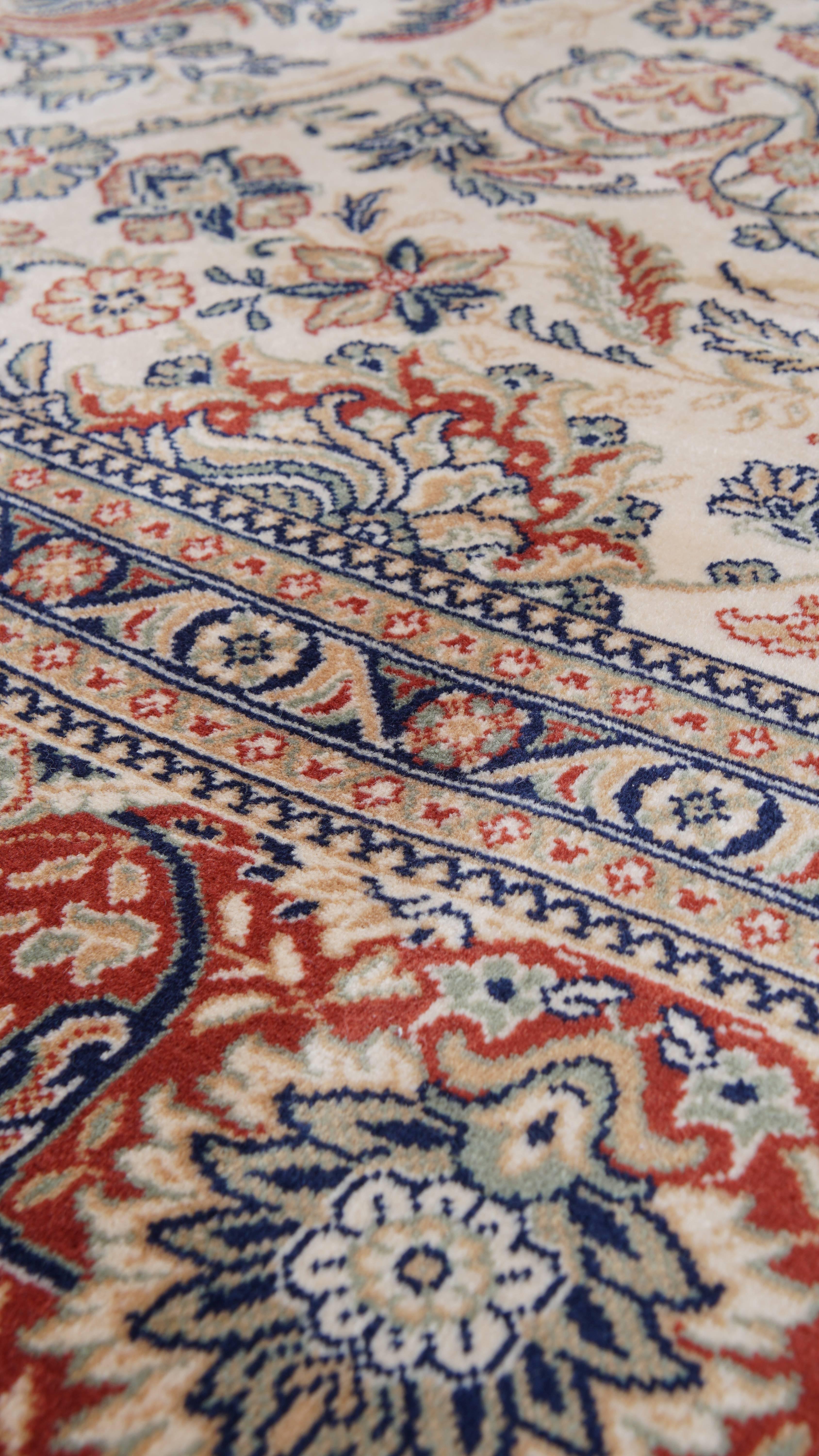 Grand tapis en laine dans les tons beige, brown, jaune et rouge - 403x298cm en vente 1