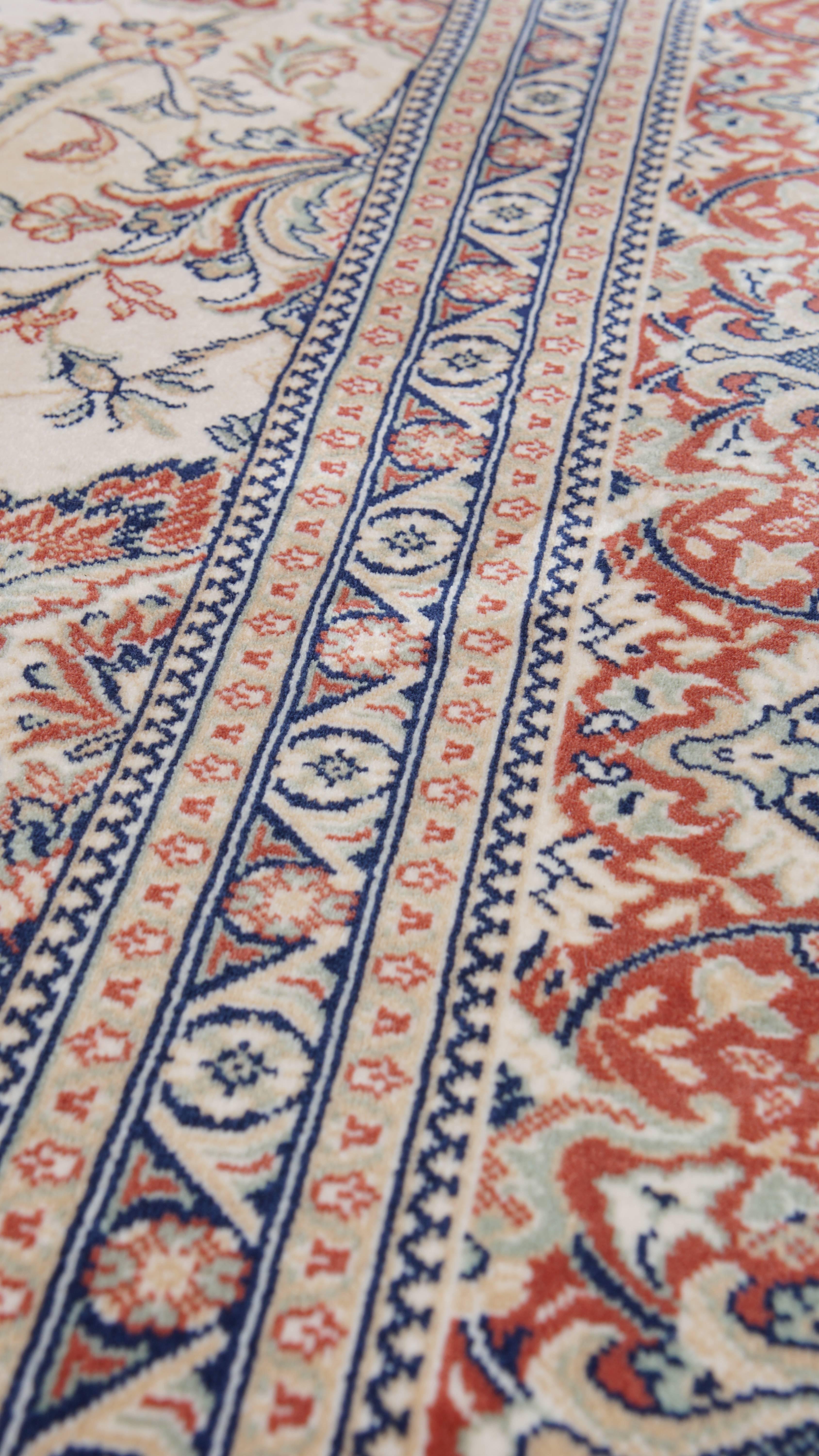 Grand tapis en laine dans les tons beige, brown, jaune et rouge - 403x298cm en vente 2