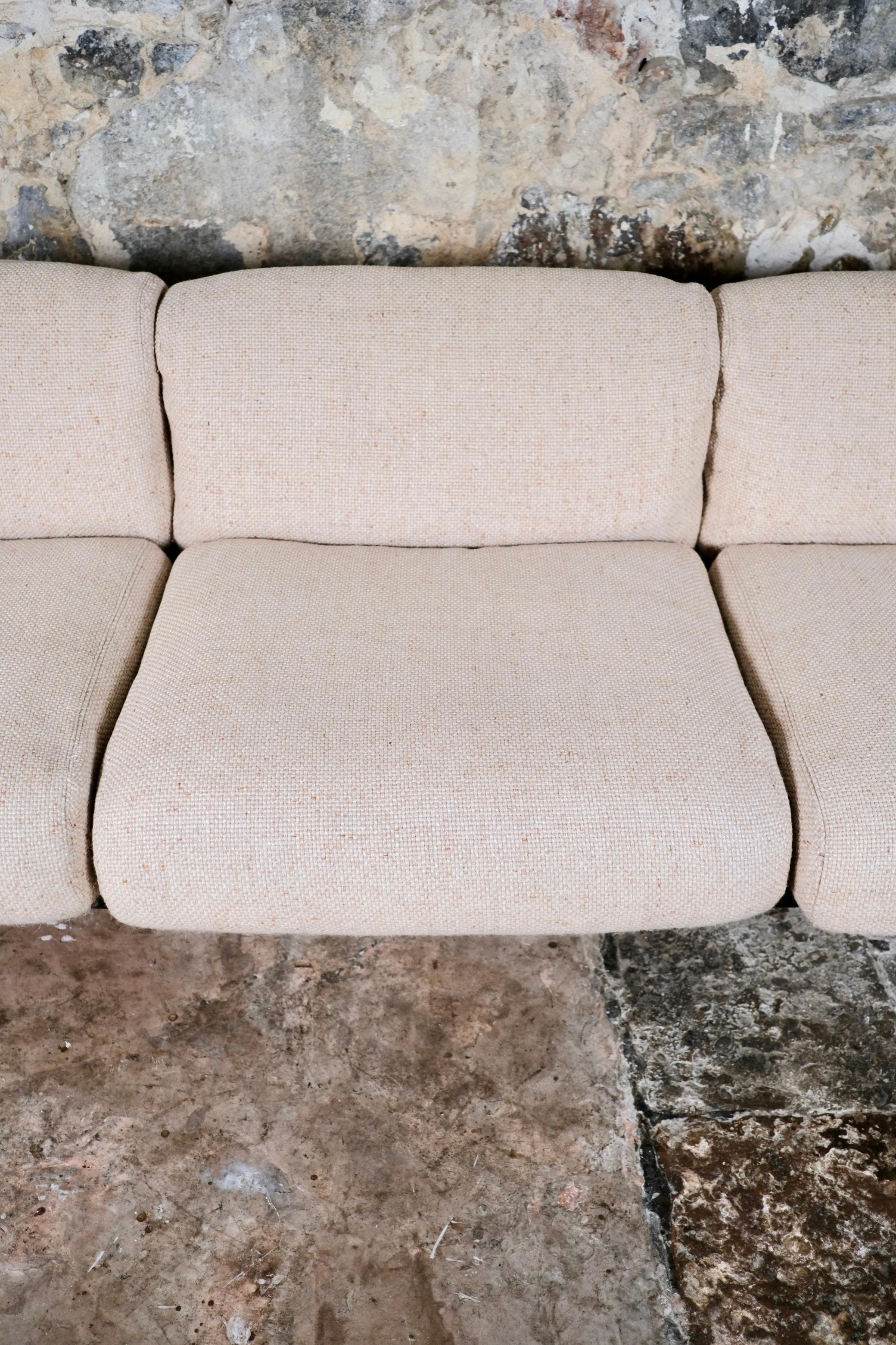 Large wool sofa model 54A by Gae Aulenti for Knoll International, 1970s For Sale 5