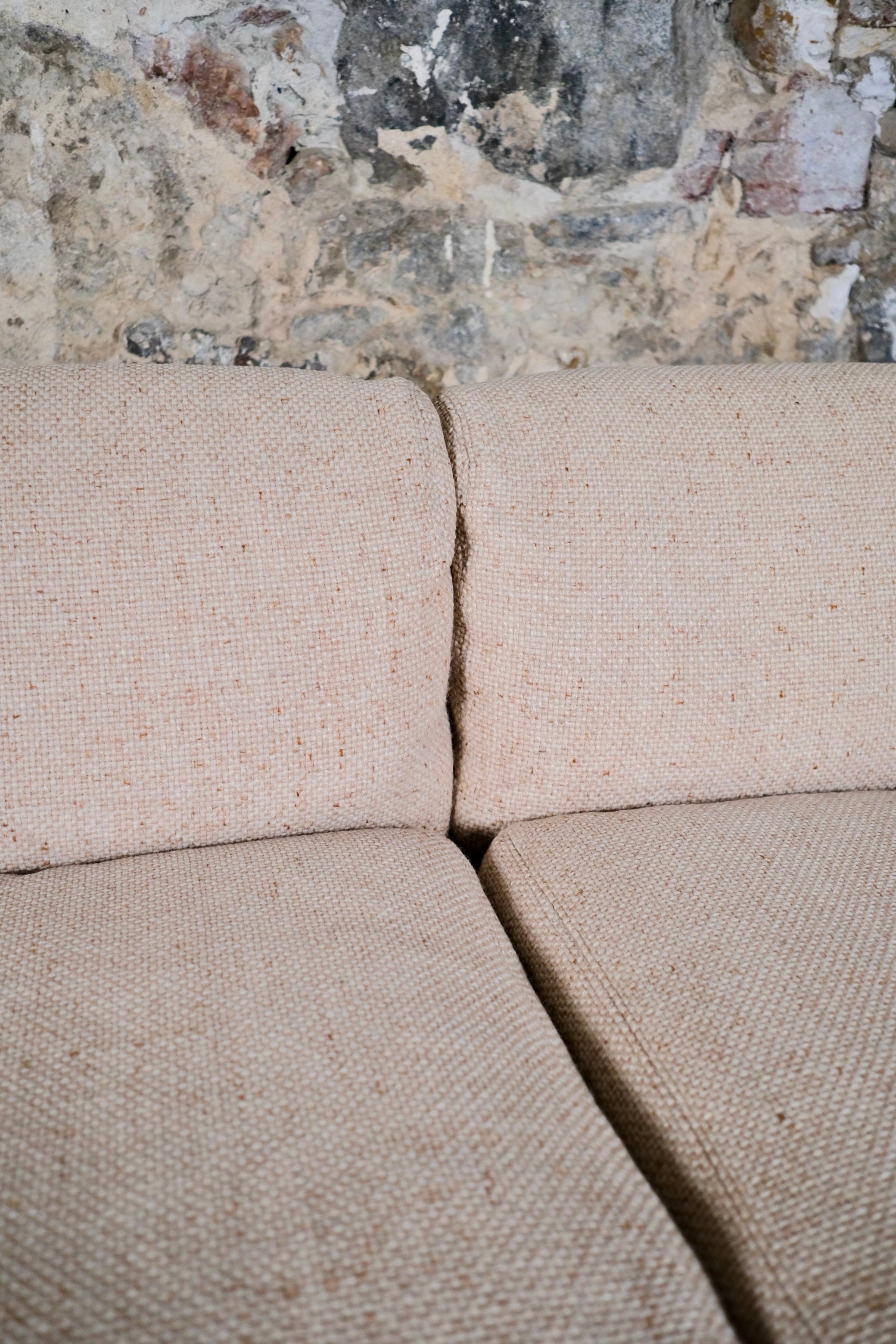 Large wool sofa model 54A by Gae Aulenti for Knoll International, 1970s For Sale 6