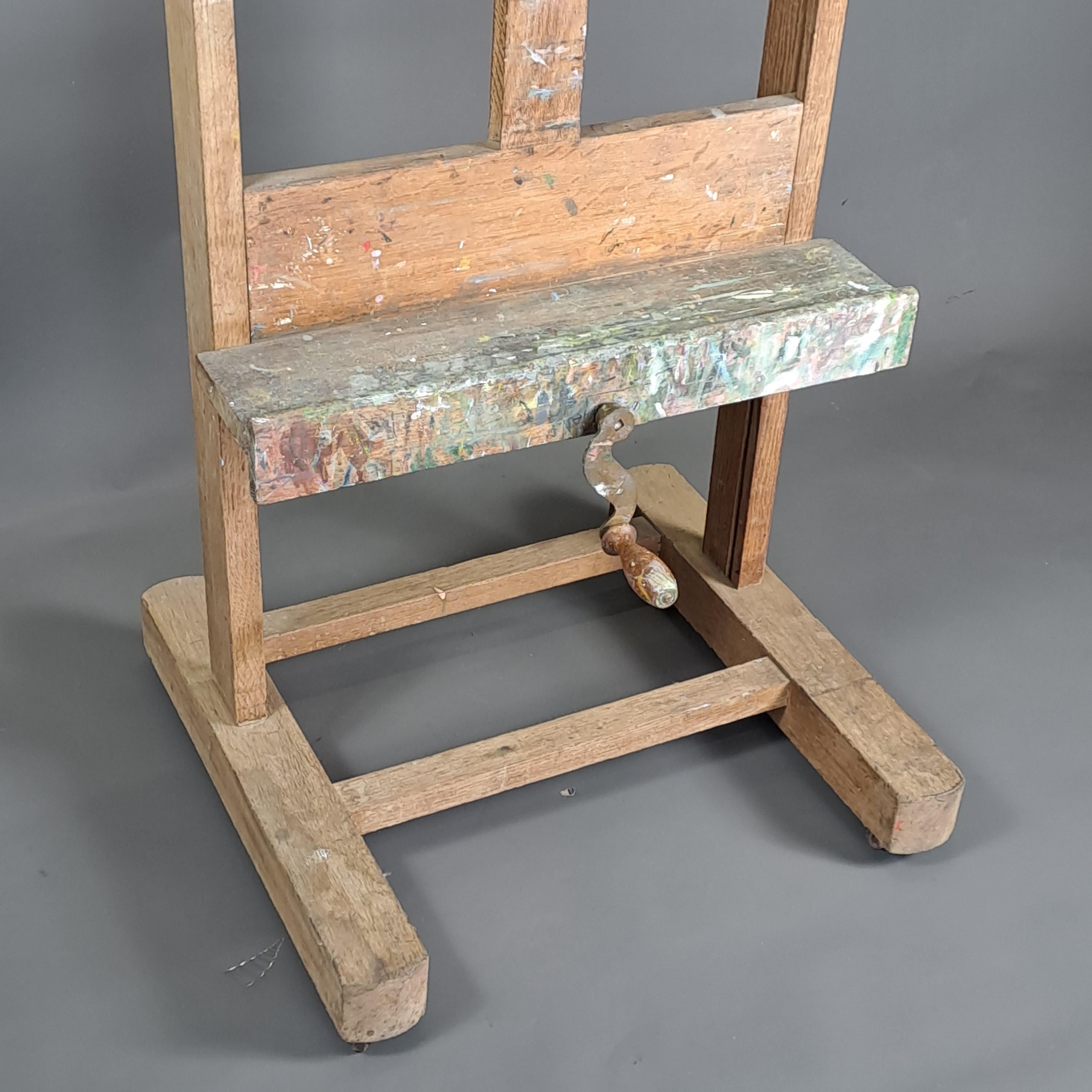Large painting with rack in solid oak.
Removable bronze crank, rack system with cast iron casing signed Jourdain.
Mounted on four iron casters
Late 19th early 20th century.
Very good general condition, no gaps or weaknesses, just traces of use
