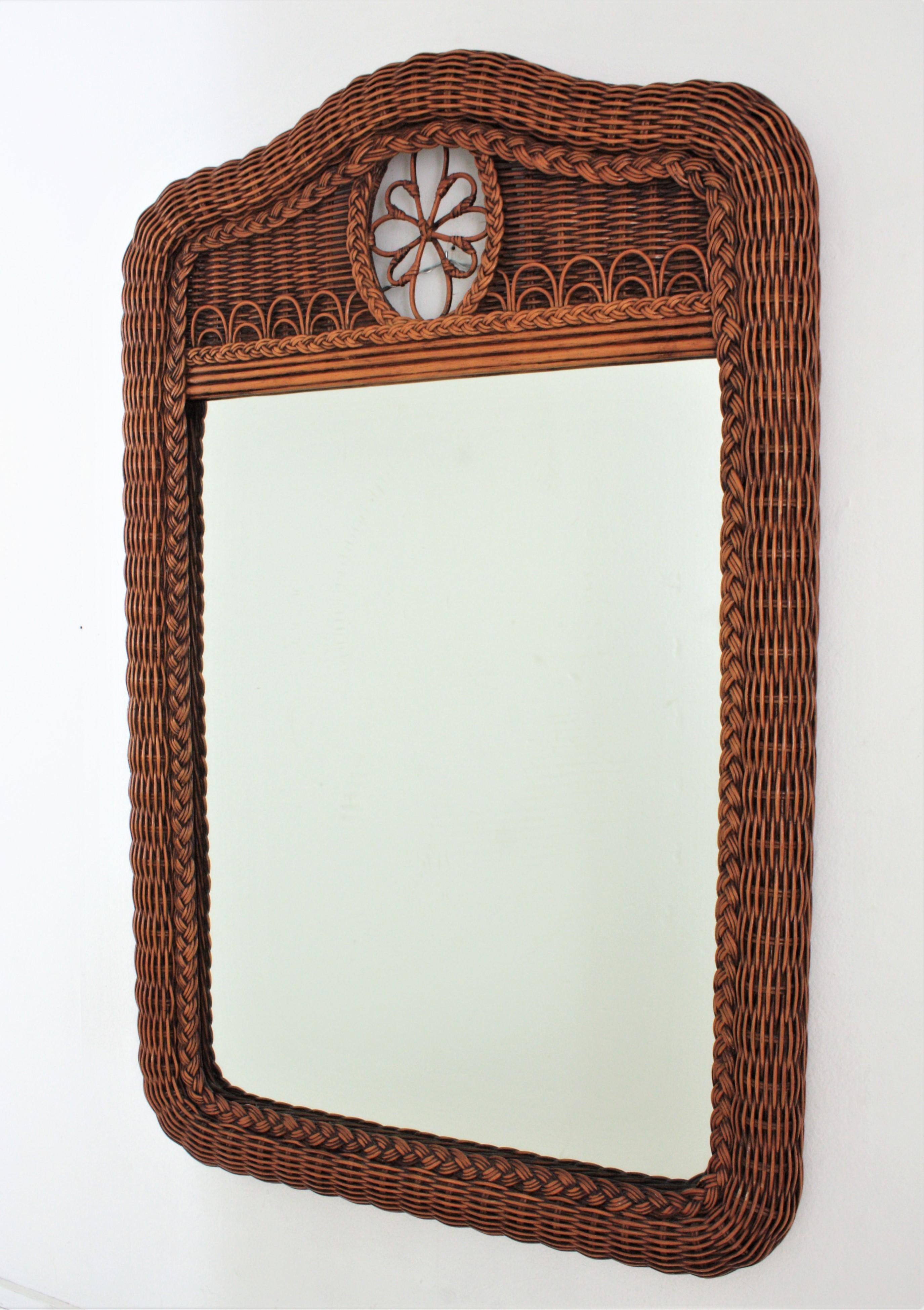 20ième siècle Grand miroir en rotin tressé  en vente